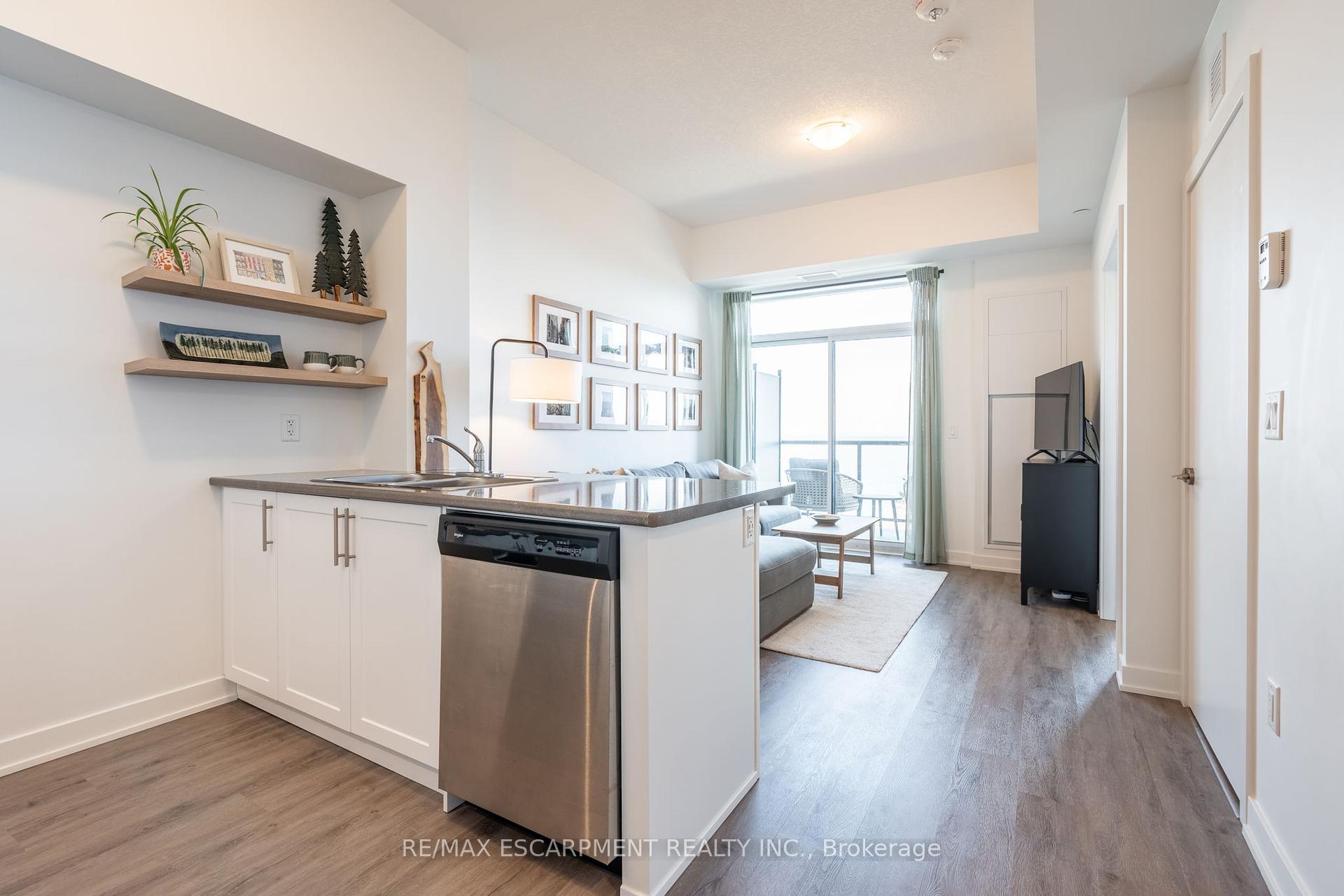 1 Bedroom Condo at 600 North Service, Hamilton For sale