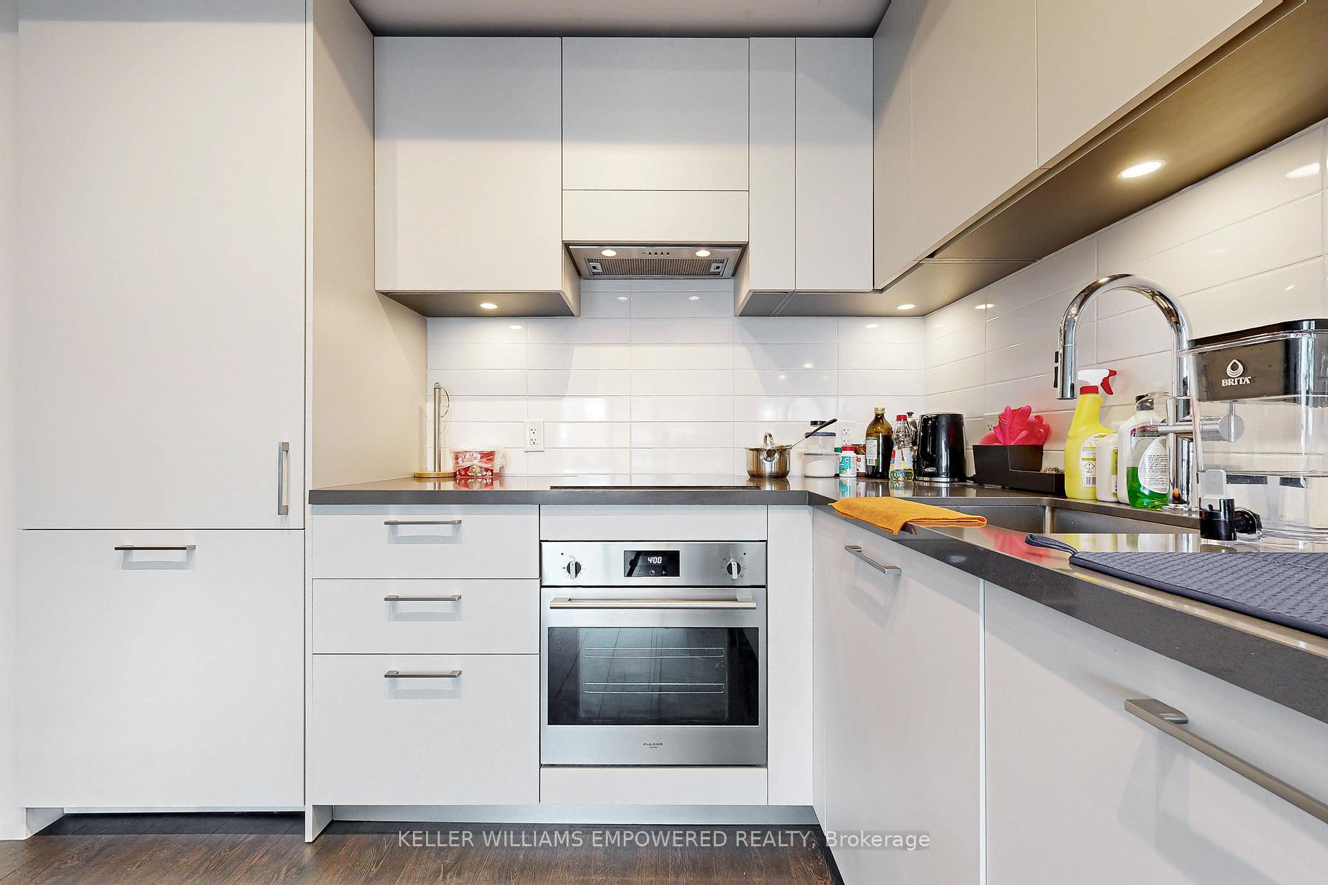 1 Bedroom Condo at 33 Frederick Todd, Toronto For sale