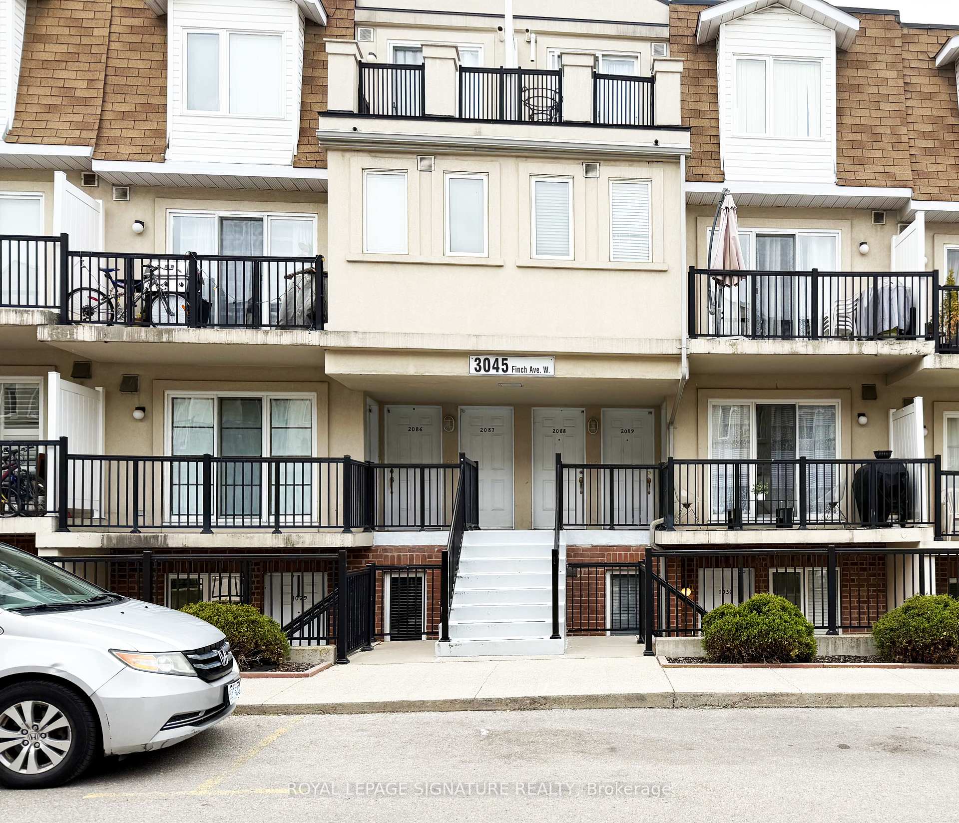 2 Bedrooms Condo at 3045 Finch, Toronto For sale