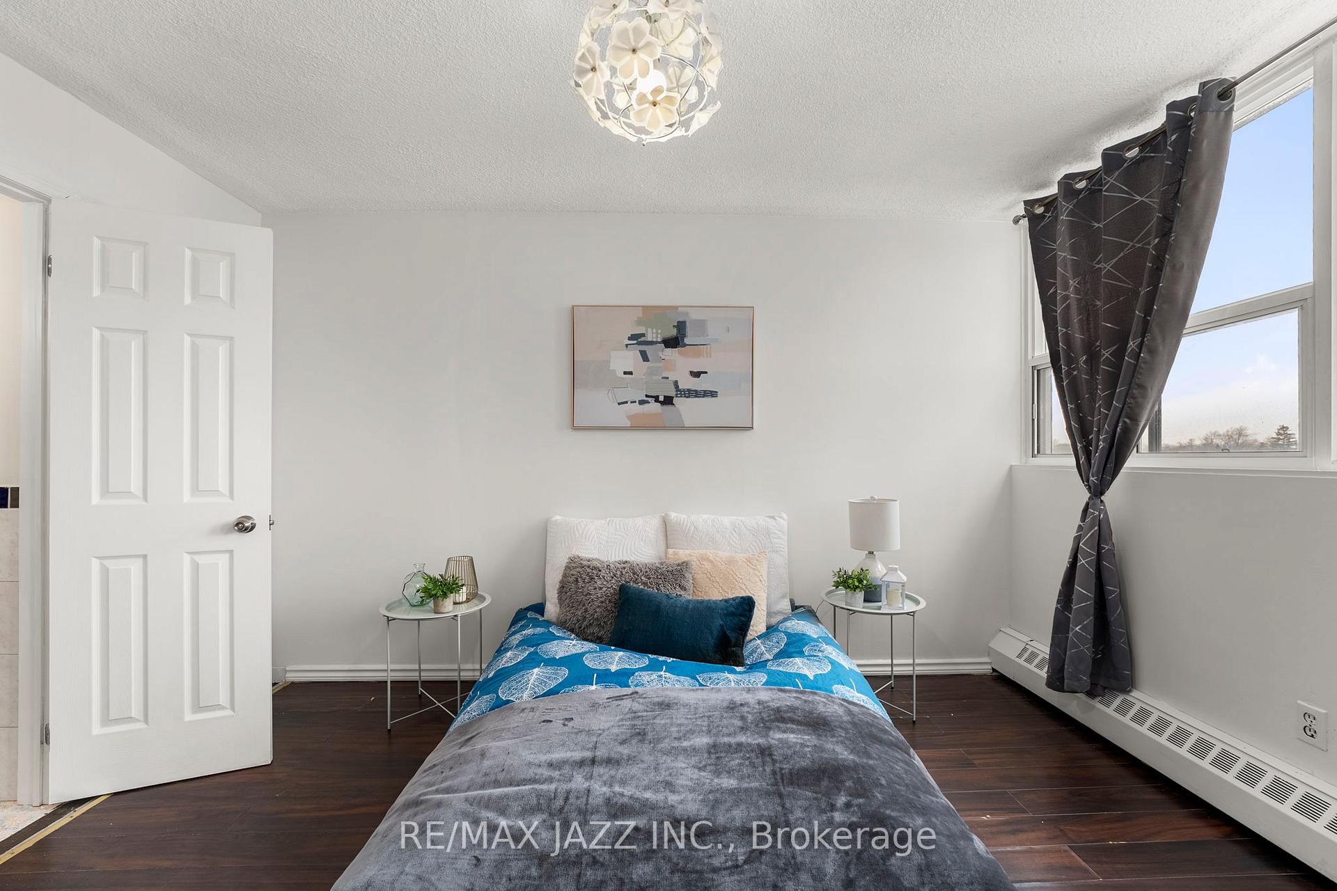 3 Bedrooms Condo at 4091 Sheppard,  Toronto For sale