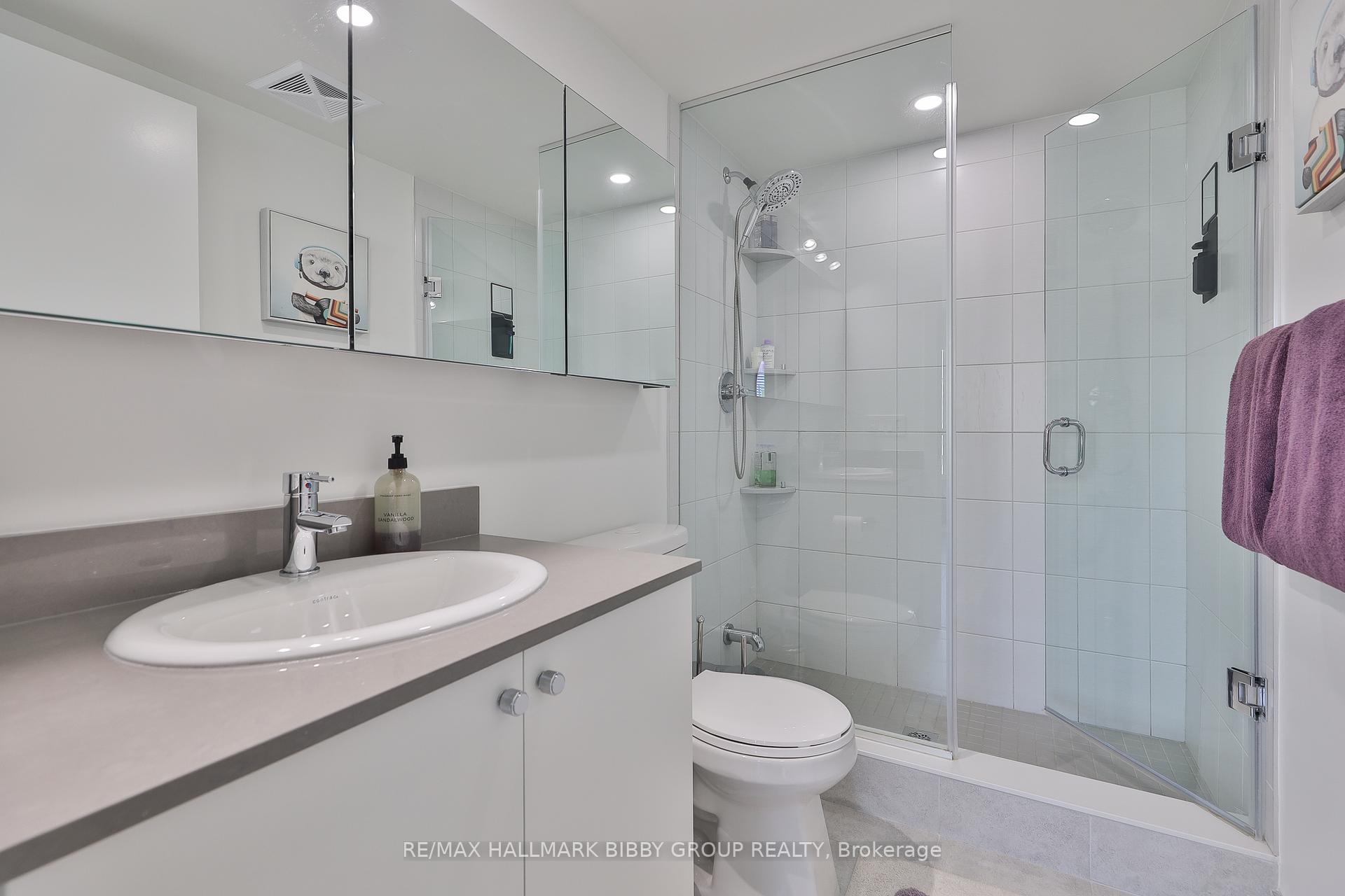 3 Bedrooms Condo at 10 Wilby, Toronto For sale