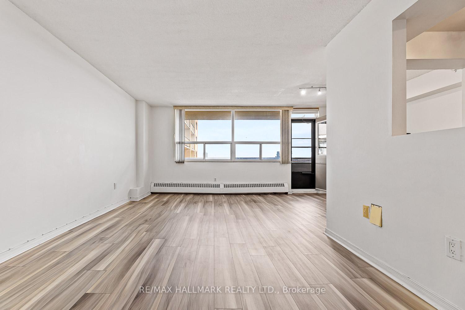 2 Bedrooms Condo at 5 Frith, Toronto For sale