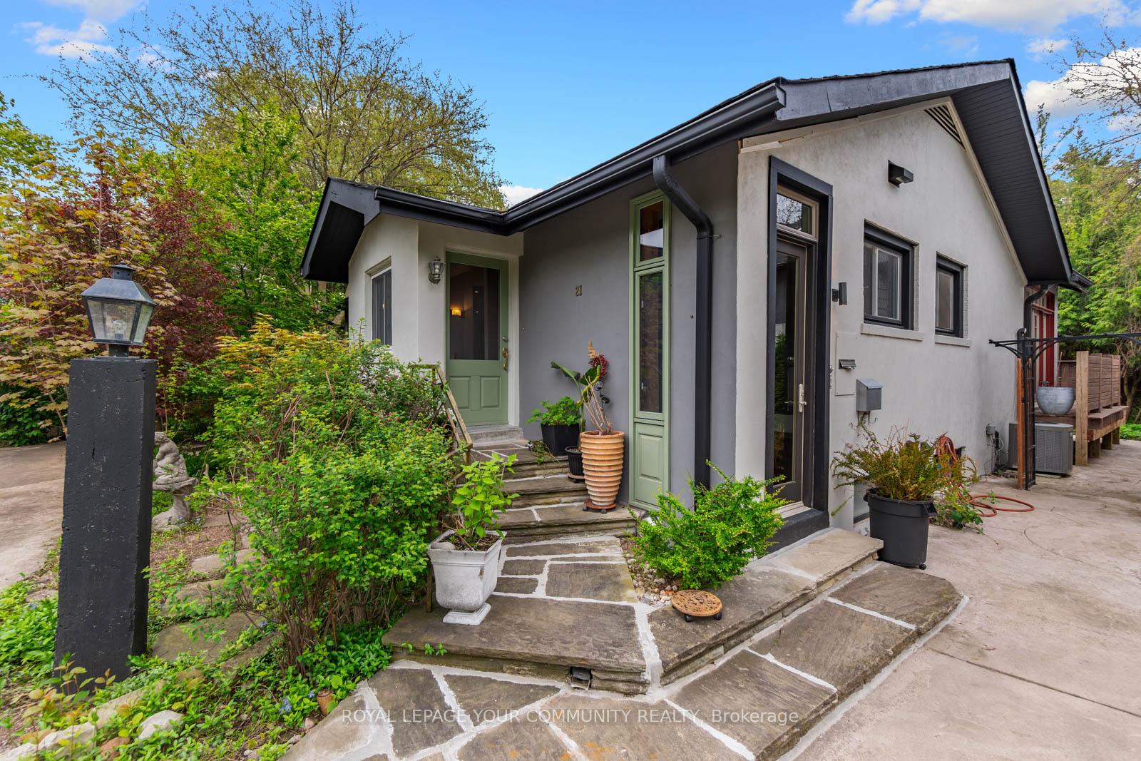 21 Yewfield Crescent, Toronto, ON M3B 2Y4
