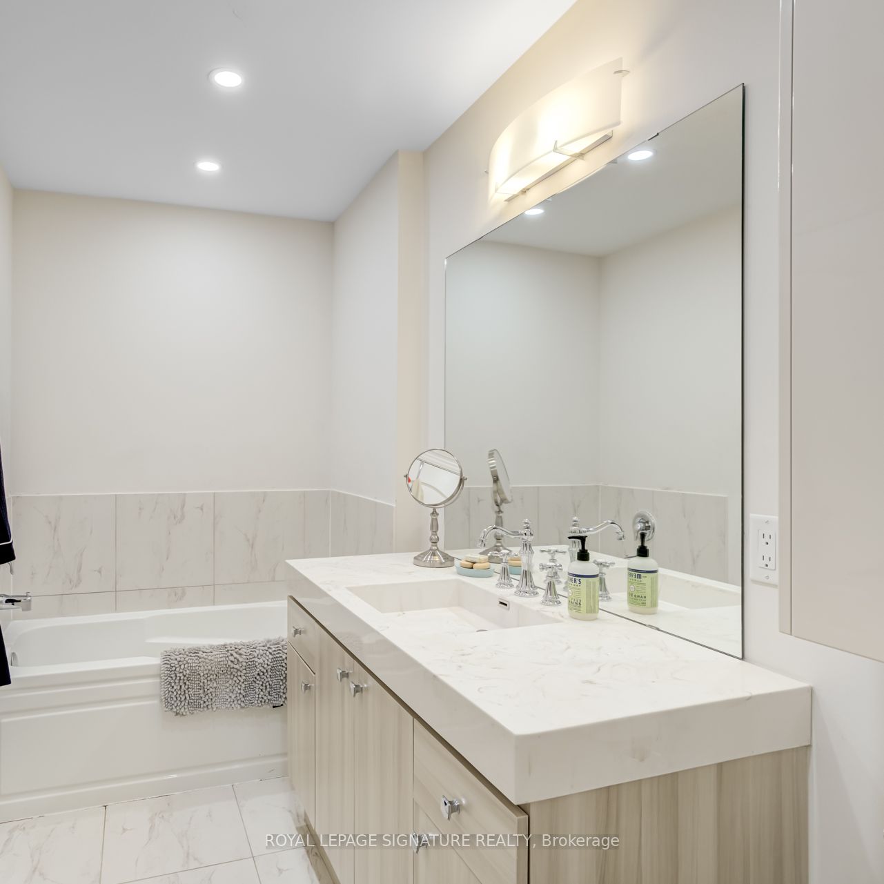 1223 Azinger Lane
