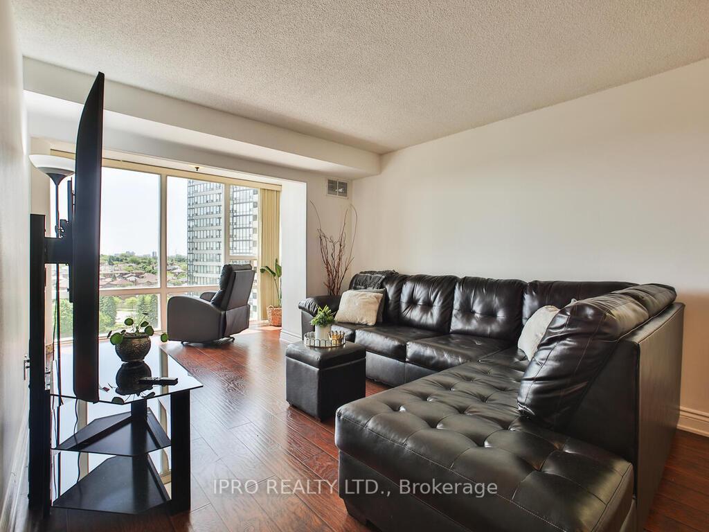 3 Bedrooms Condo at 330 Rathburn, Mississauga For sale