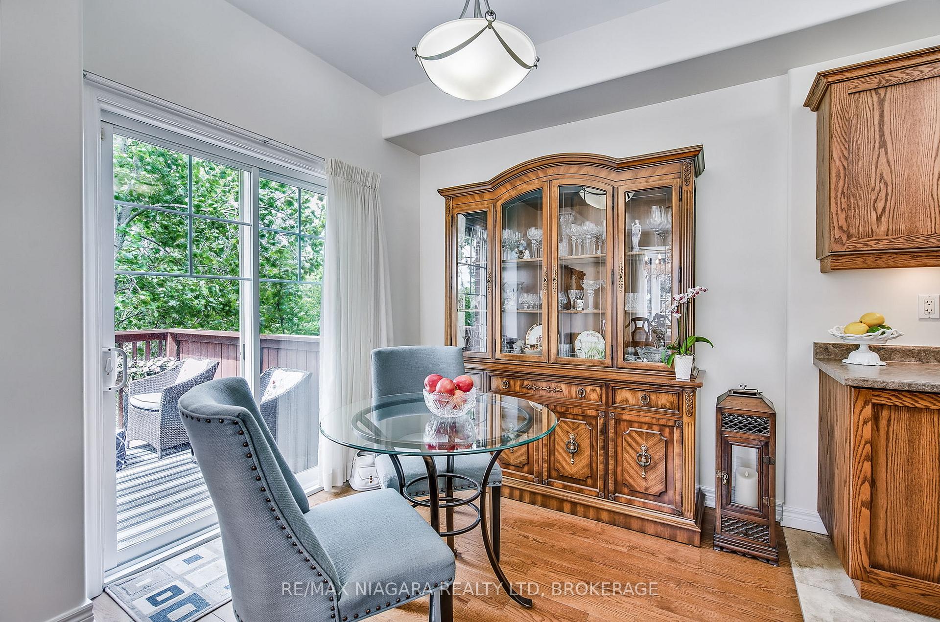 3 Bedrooms Condo at 5 Liddycoat, Hamilton For sale