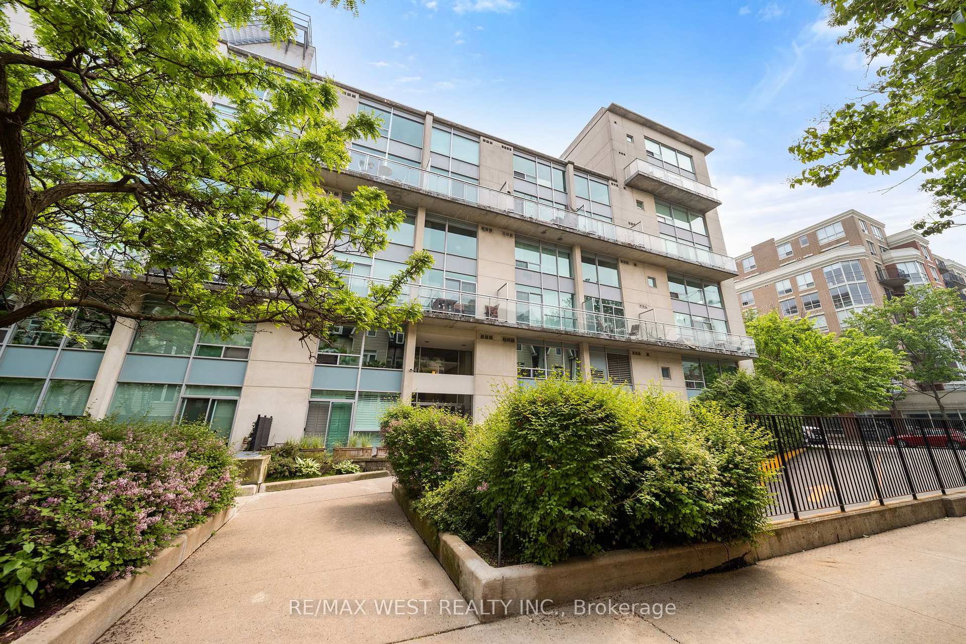 2 Bedrooms Condo at 954 King, Toronto For sale