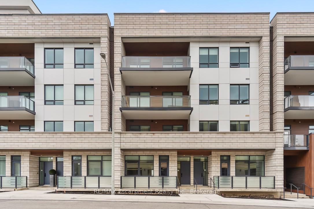 3 Bedrooms Condo at 123 Maurice, Oakville For sale