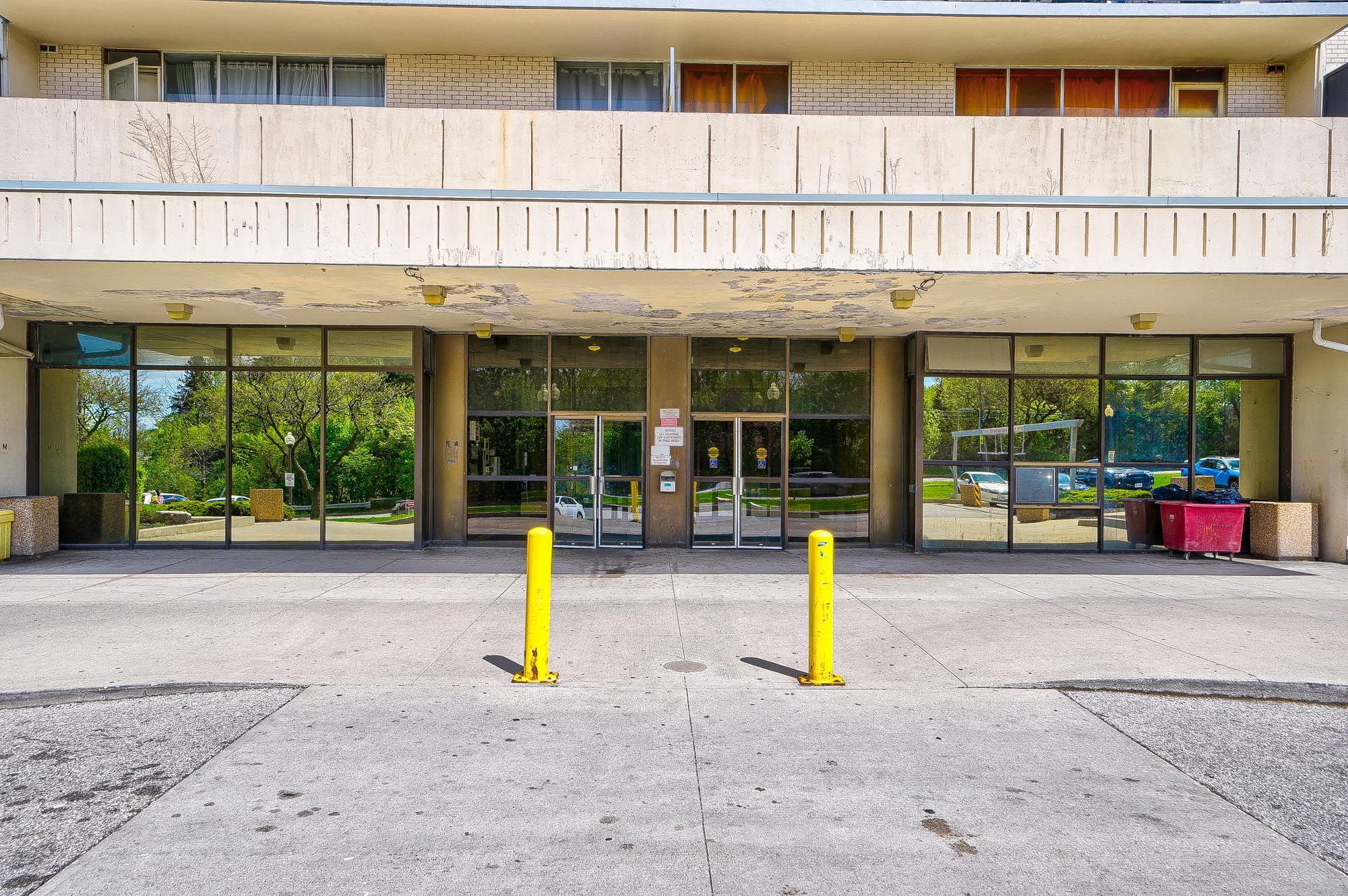 2000 Sheppard Avenue W 411
