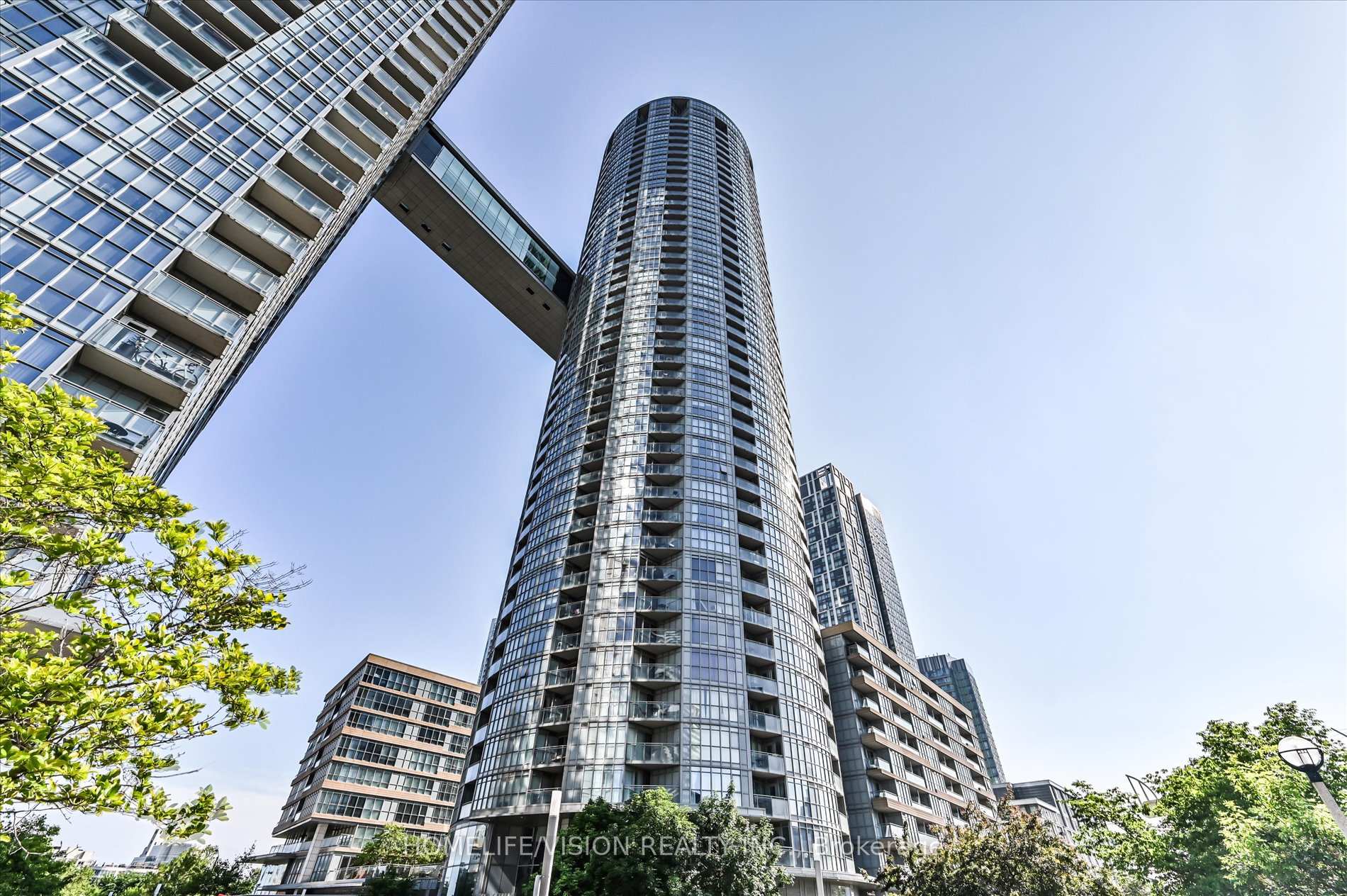 3 Bedrooms Condo at 21 Iceboat, Toronto For sale