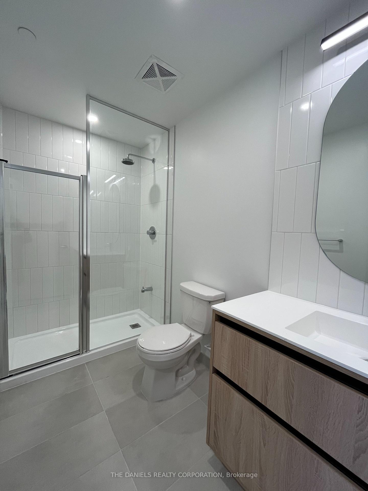2 Bedrooms Condo at 8 Beverley Glen,  Vaughan For sale