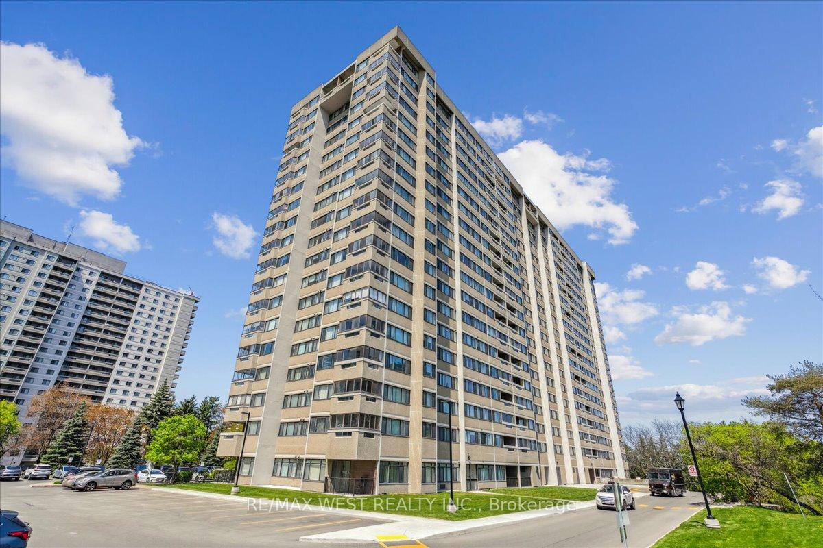 2 Bedrooms Condo at 50 Elm, Mississauga For sale