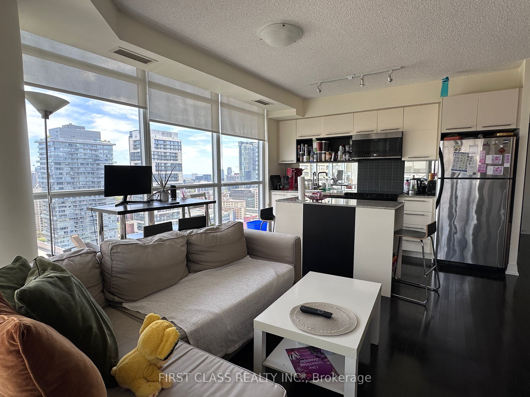 25 Carlton Street, #2609