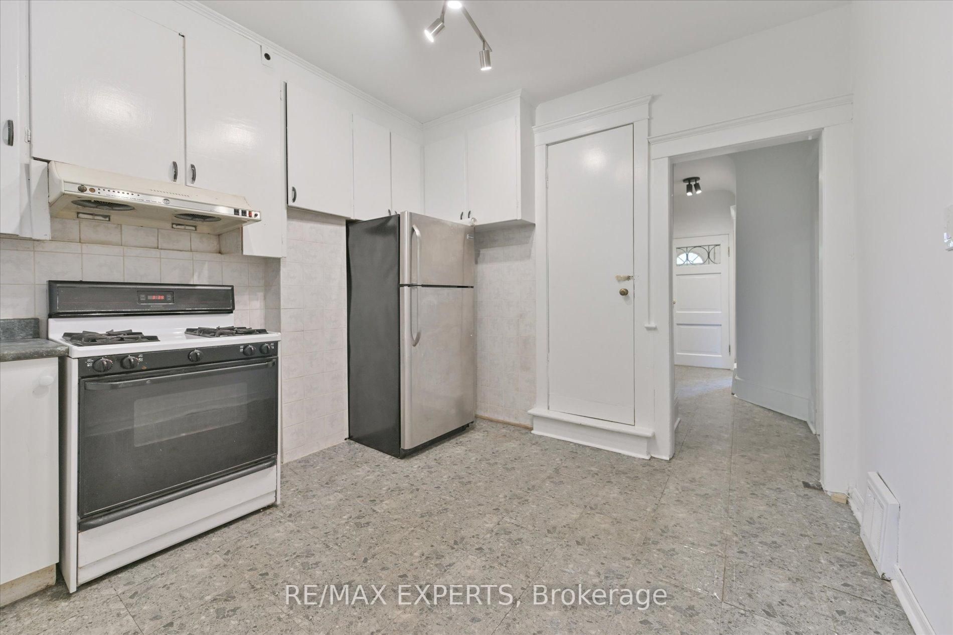 18 Barton Avenue