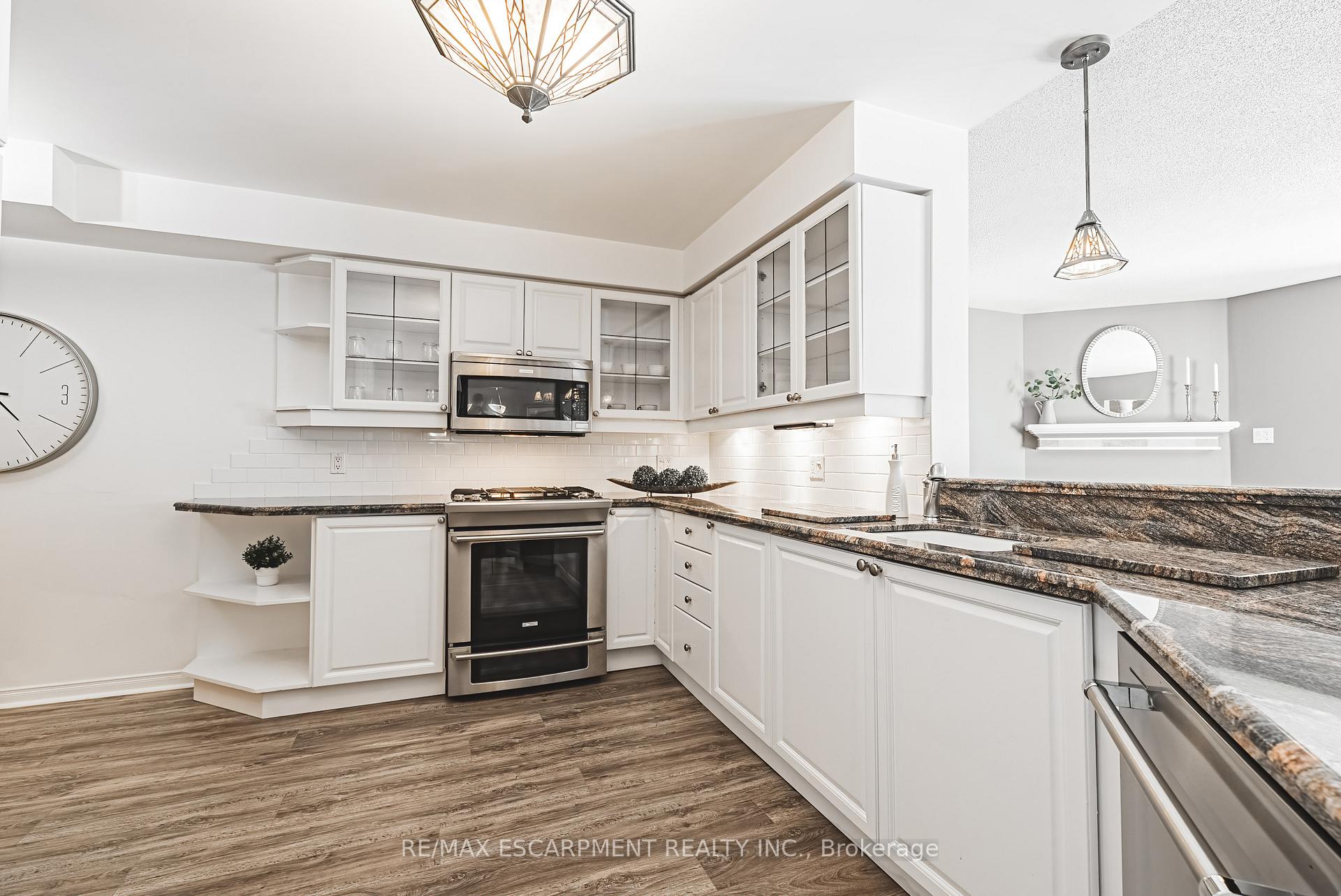 3 Bedrooms Condo at 3333 New,  Burlington For sale