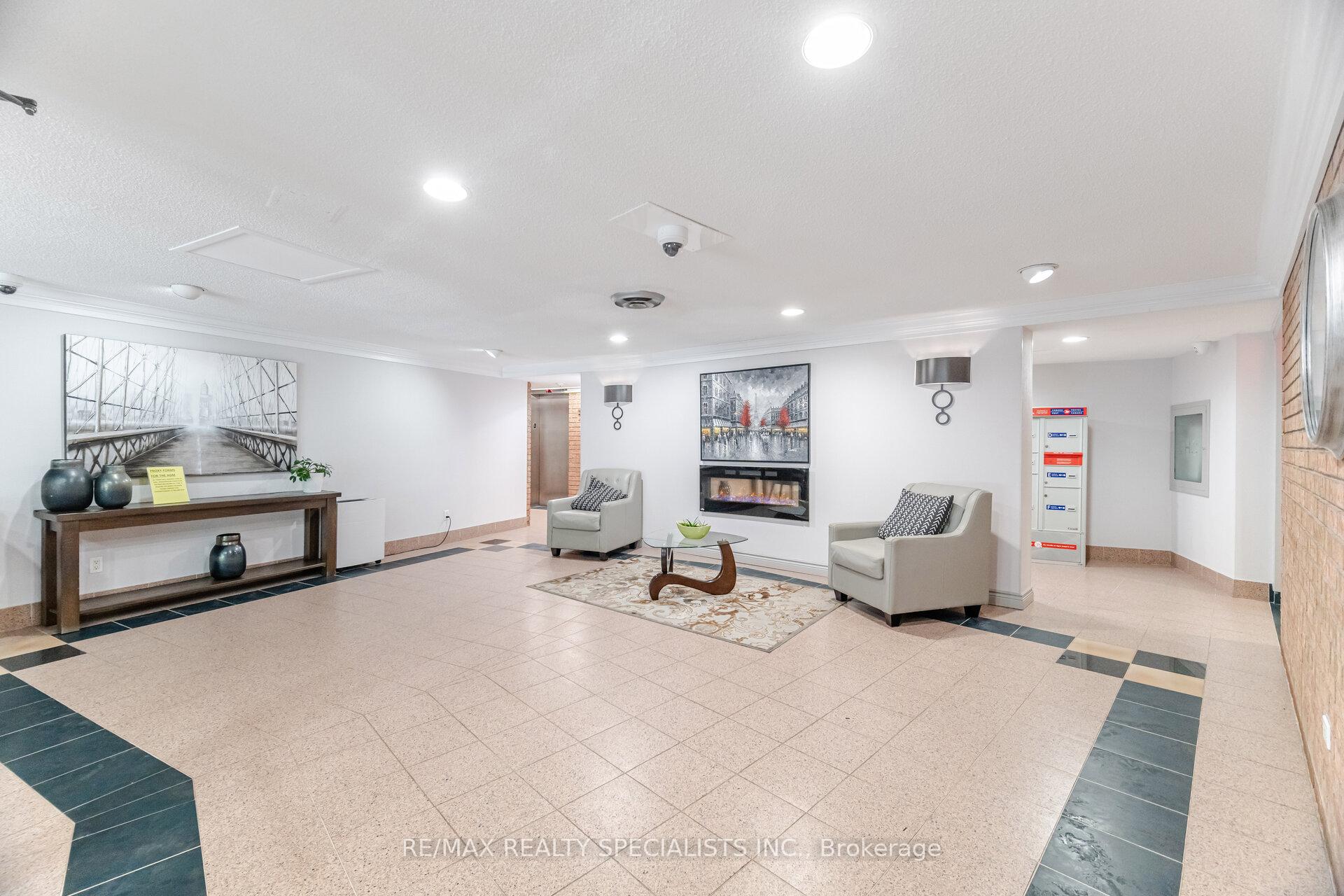 3 Bedrooms Condo at 1240 Marlborough, Oakville For sale
