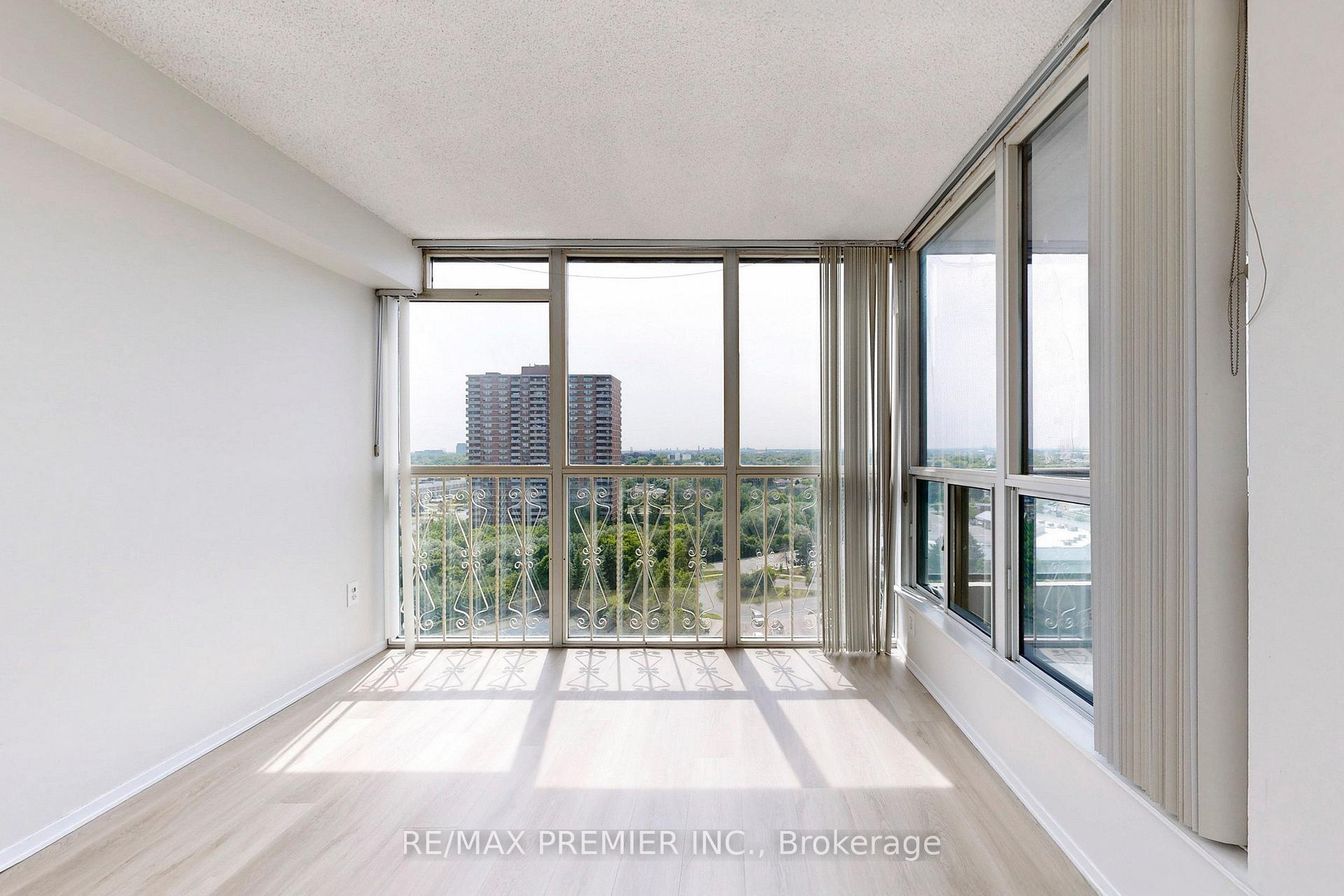 2 Bedrooms Condo at 3 Rowntree, Toronto For sale