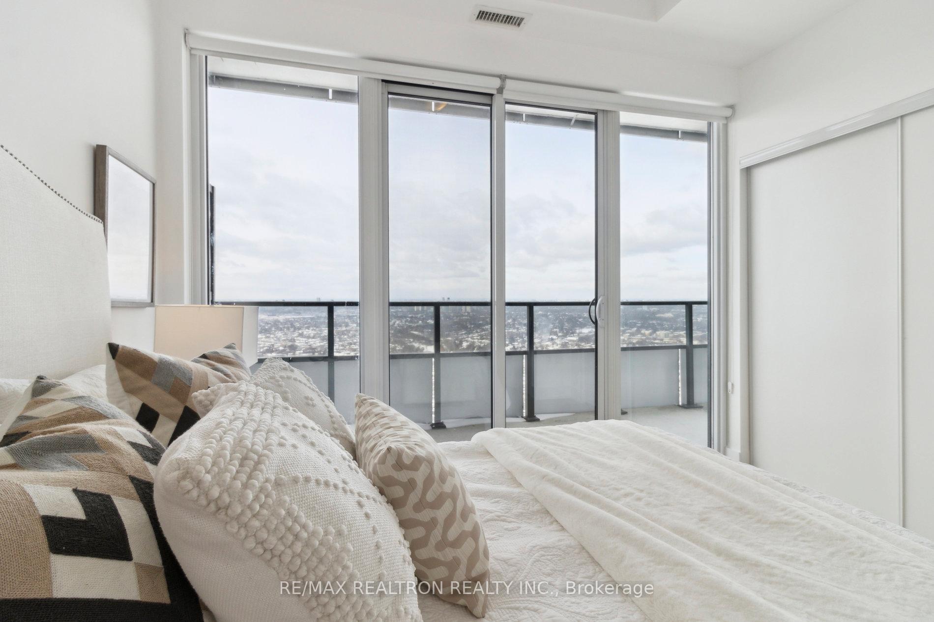 2 Bedrooms Condo at 30 Shore Breeze, Toronto For sale
