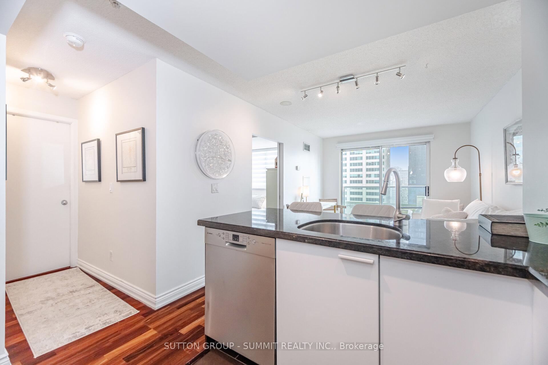 2 Bedrooms Condo at 8 Park, Toronto For sale