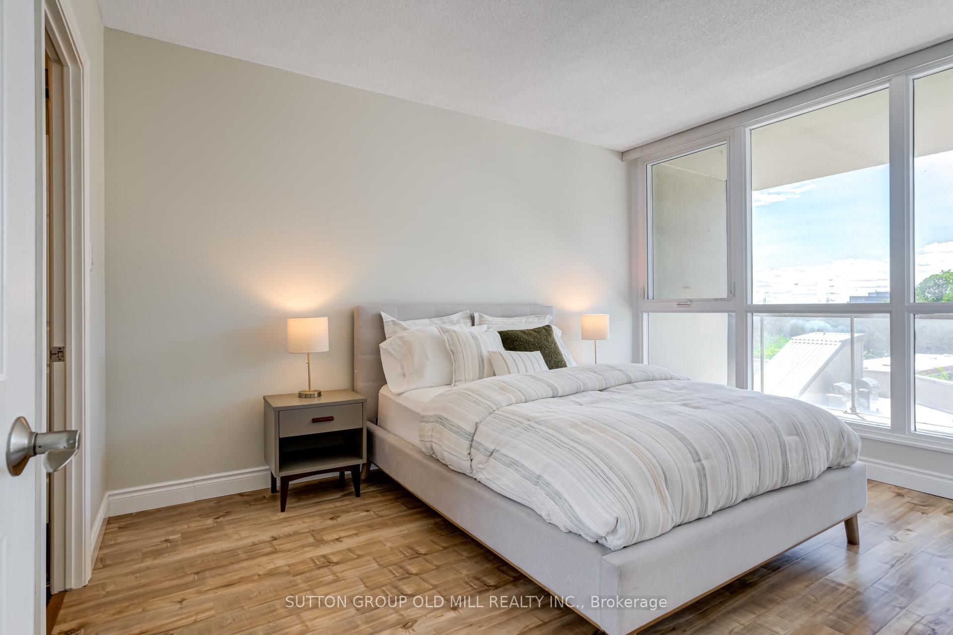 1 Bedroom Condo at 415 Locust, Burlington For sale