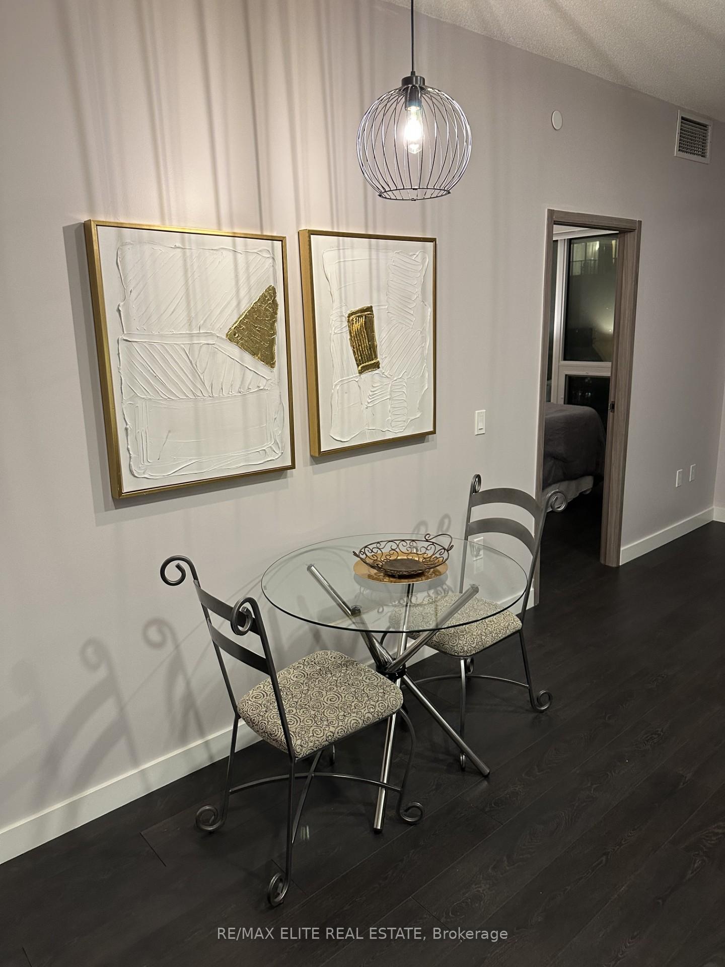 2 Bedrooms Condo at 95 Mcmahon,  Toronto For sale