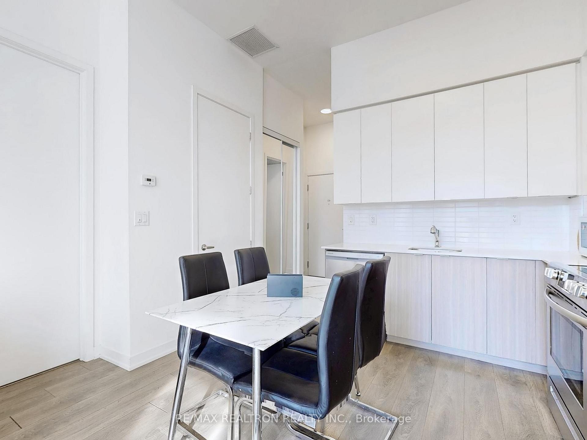 2 Bedrooms Condo at 160 Canon Jackson, Toronto For sale