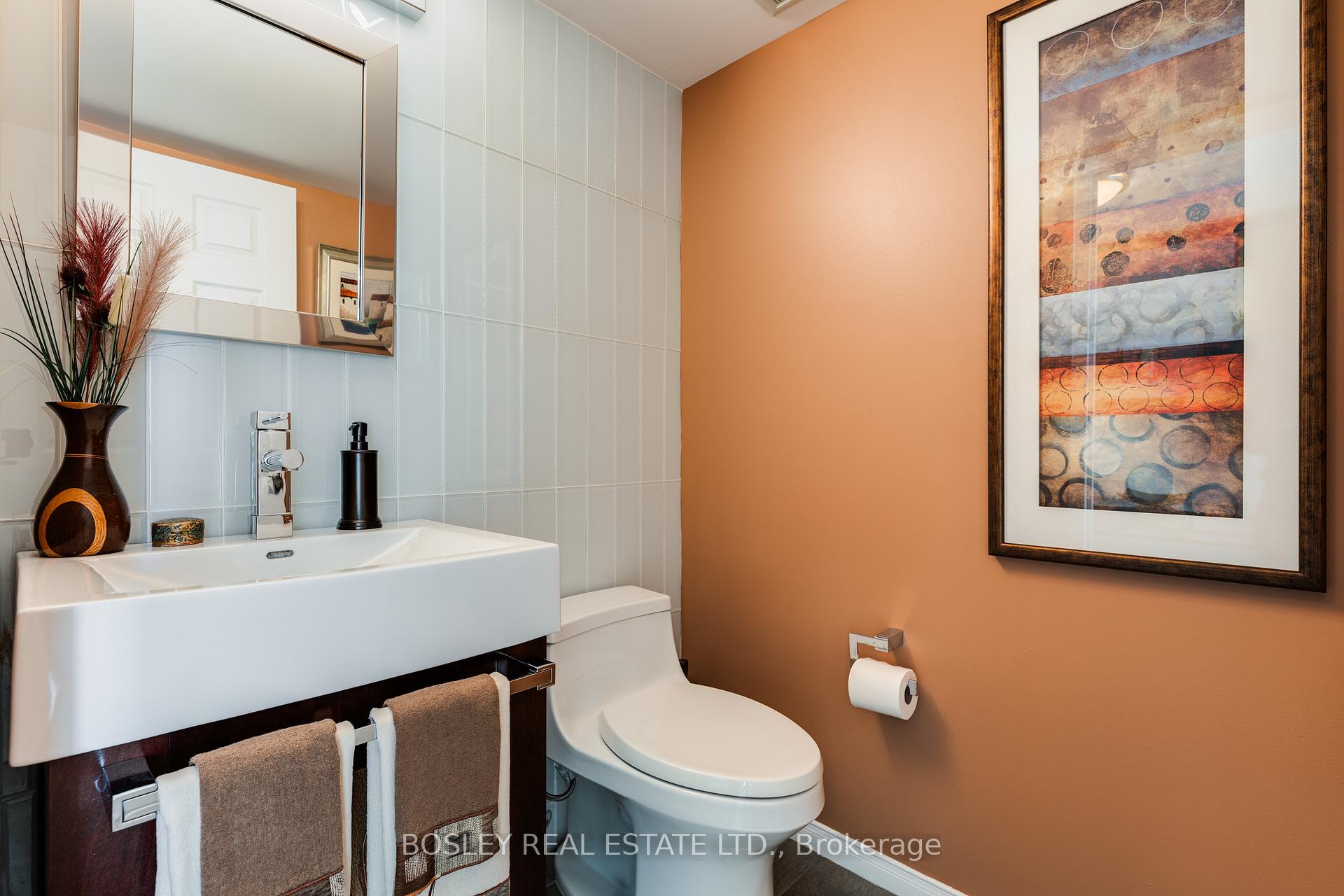 2 Bedrooms Condo at 10 Queens,  Toronto For sale