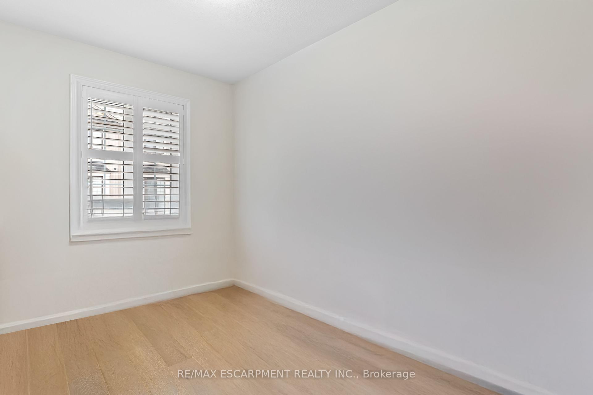 3 Bedrooms Condo at 377 Glancaster, Hamilton For sale