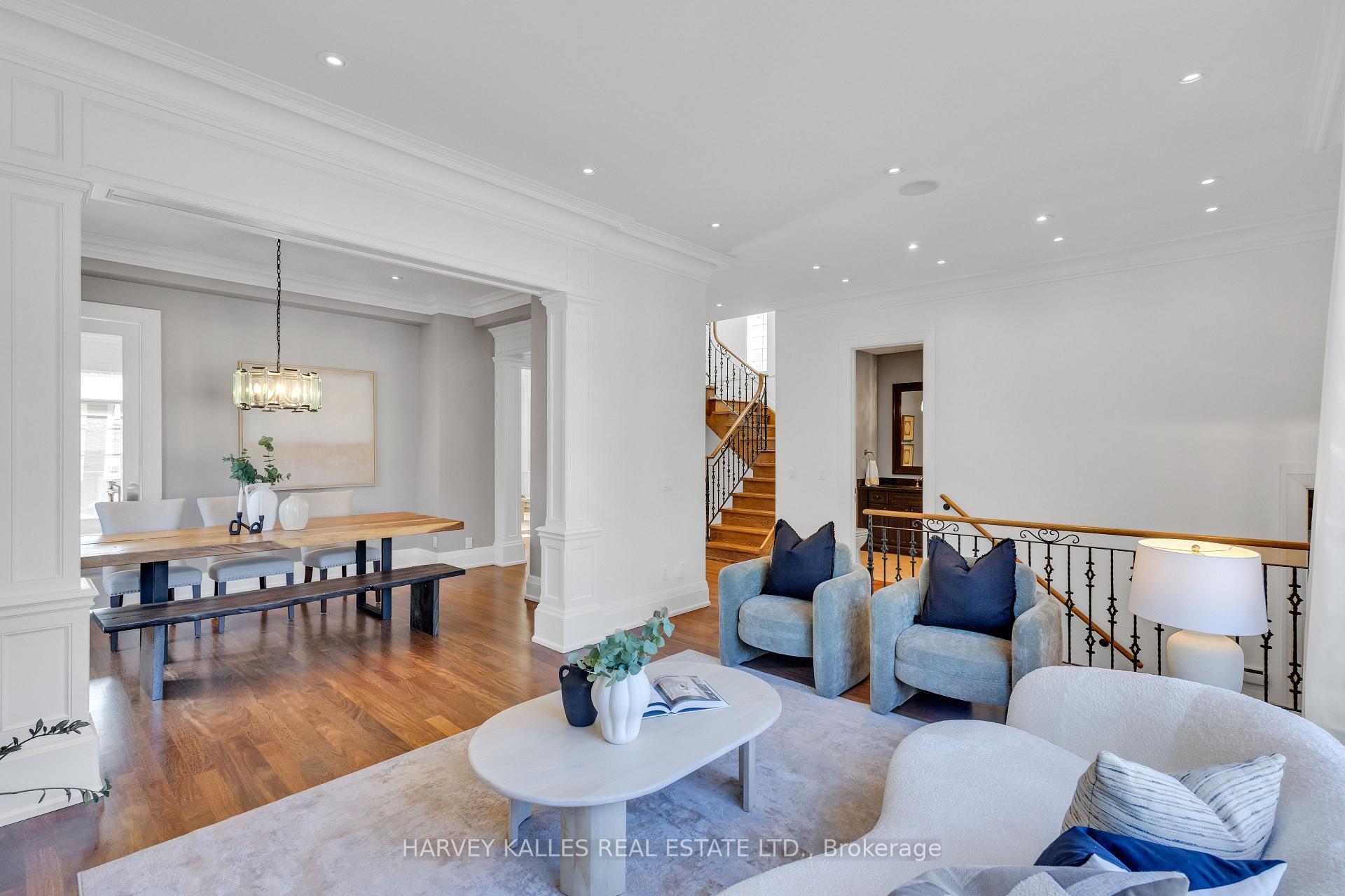 10 Easton Road