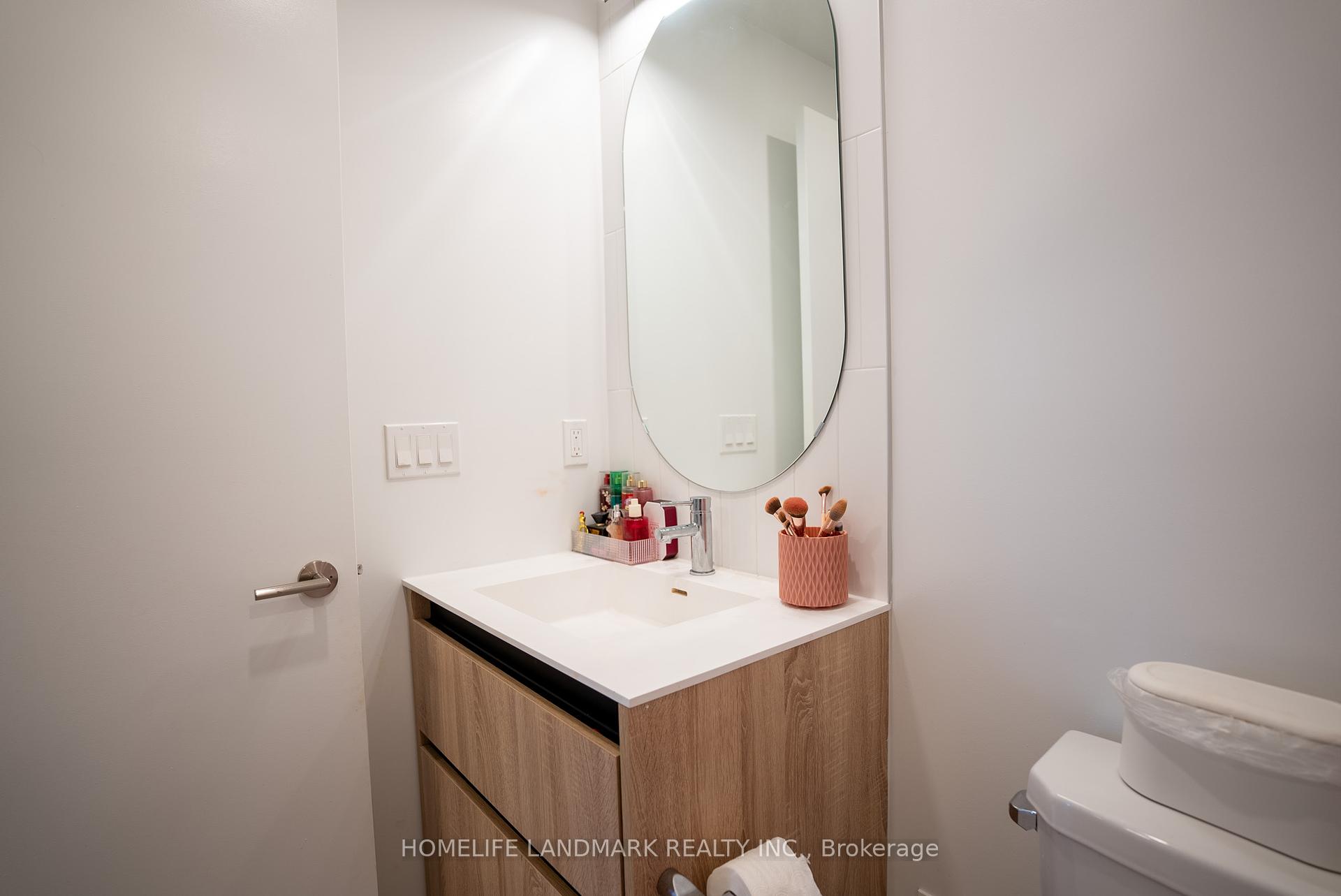 1 Bedroom Condo at 7950 bathurst, Vaughan For sale