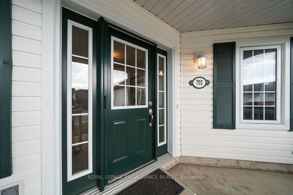 325 Densmore