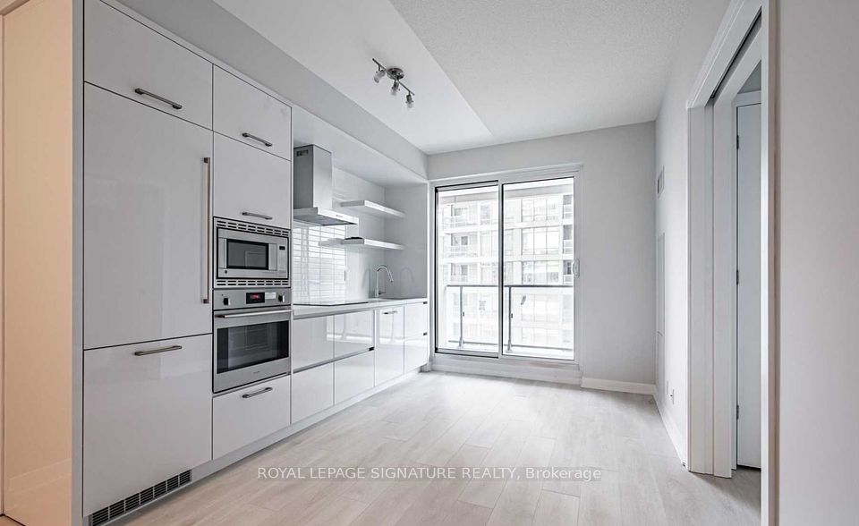 2221 Yonge