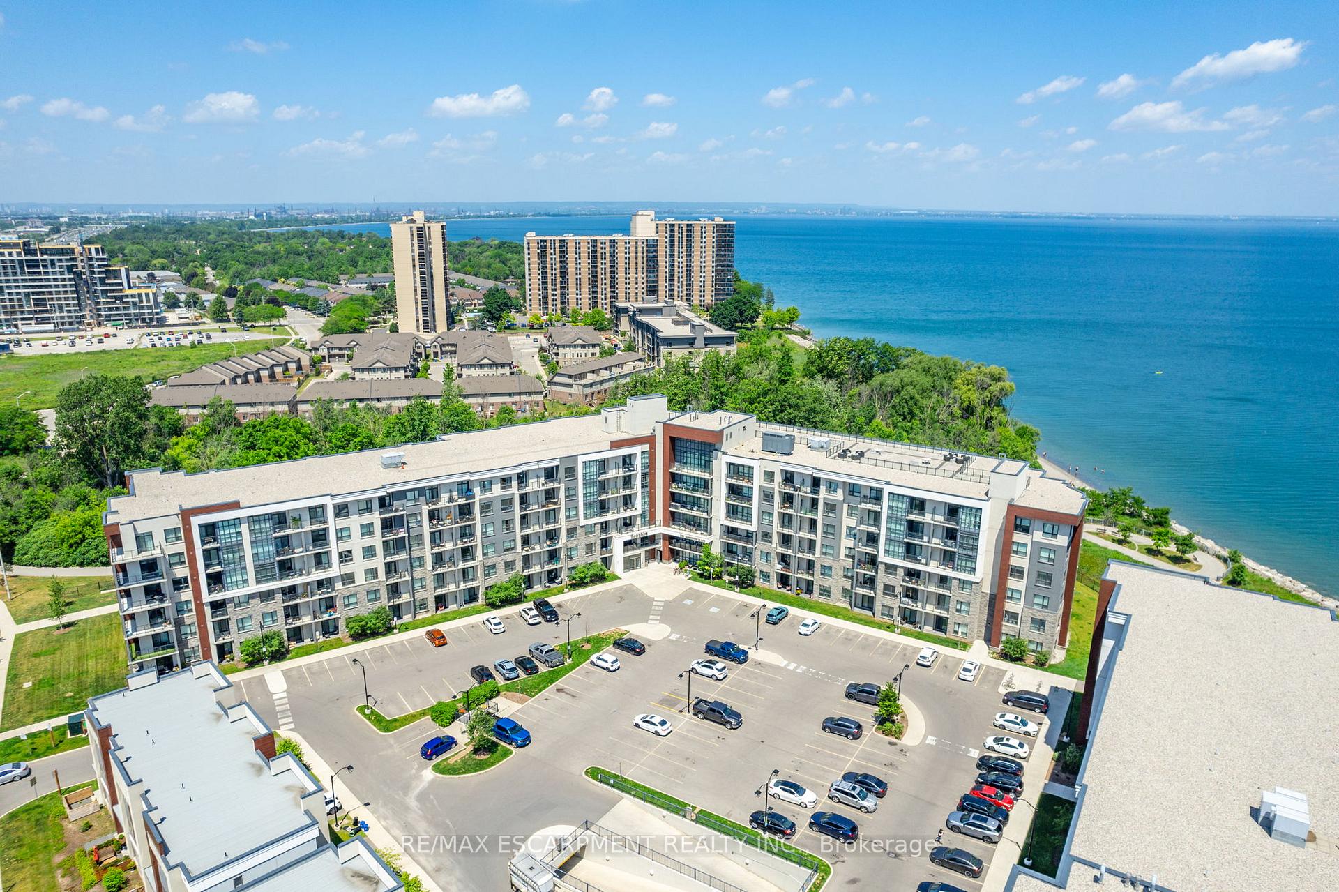 2 Bedrooms Condo at 125 Shoreview, Hamilton For sale