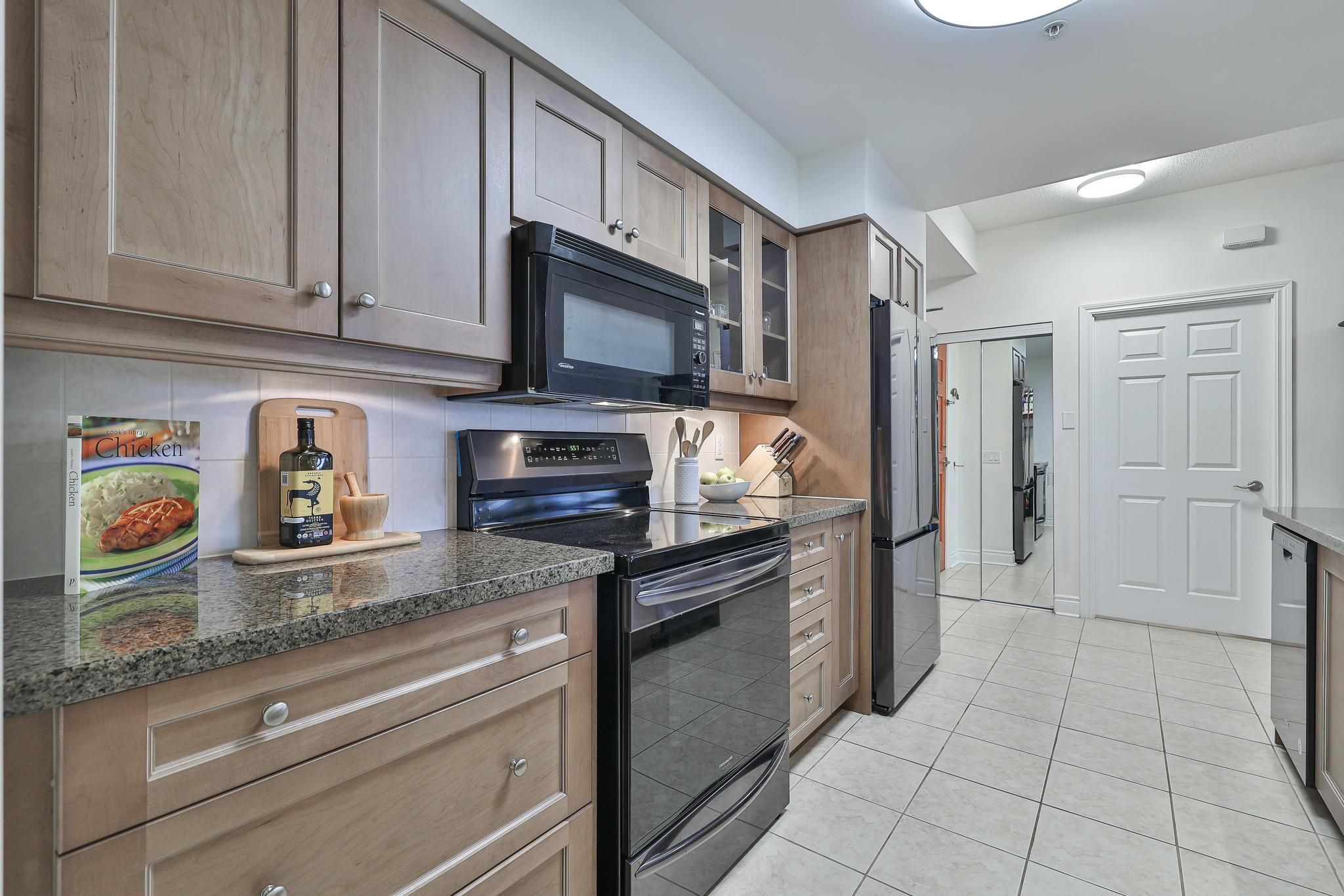 12 Rean Drive 811
