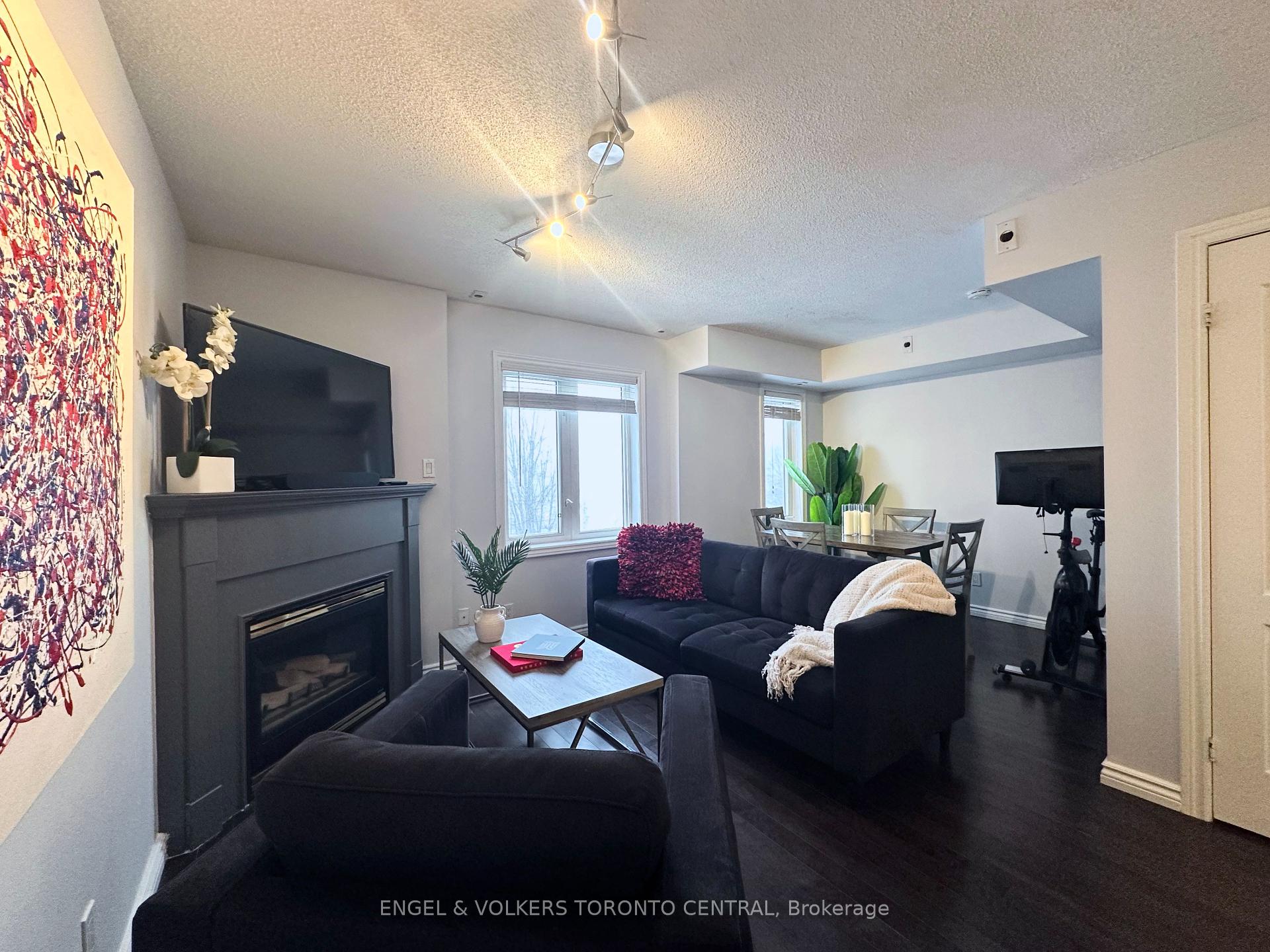 2 Bedrooms Condo at 12 Sudbury, Toronto For sale