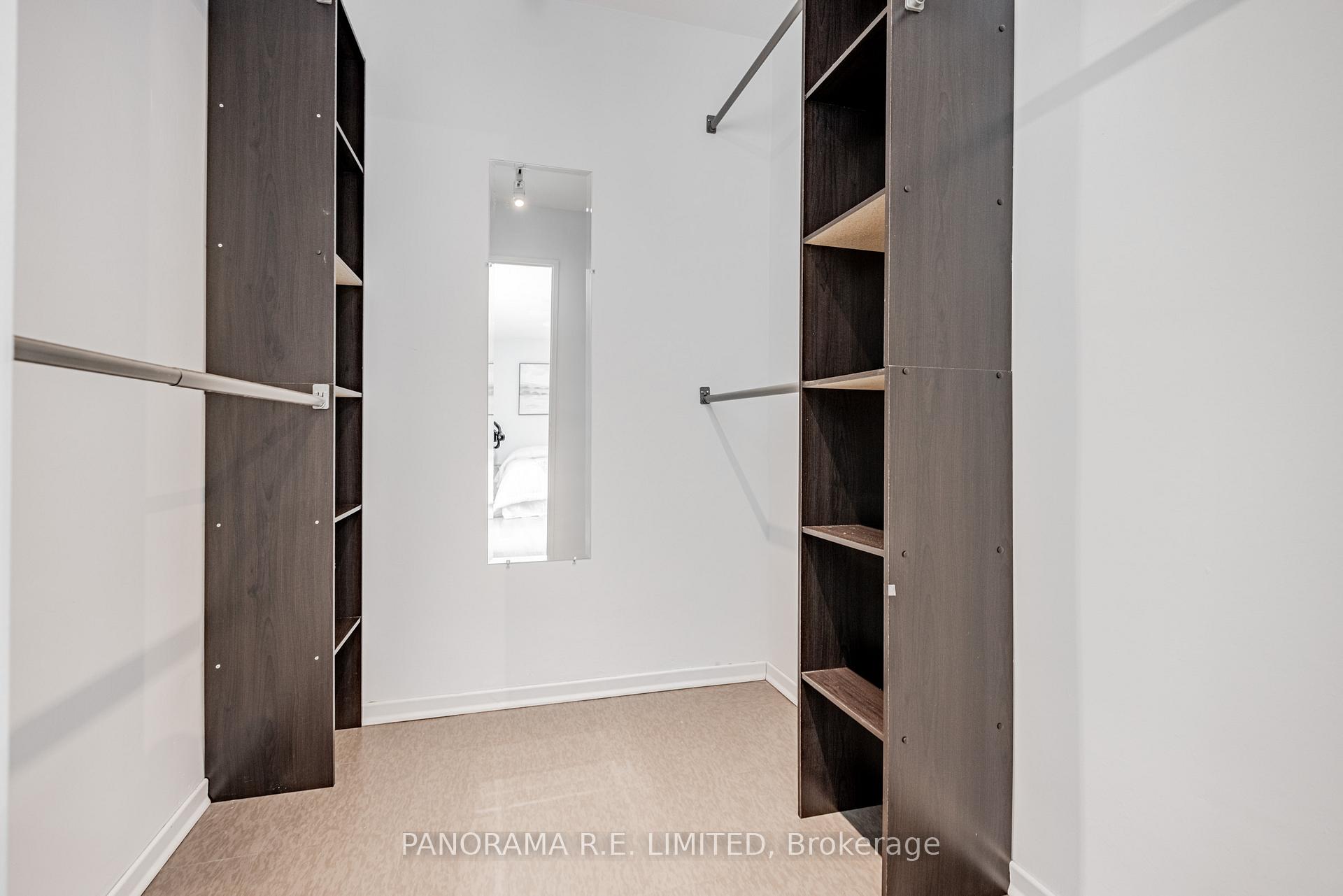 4 Bedrooms Condo at 15 La Rose, Toronto For sale