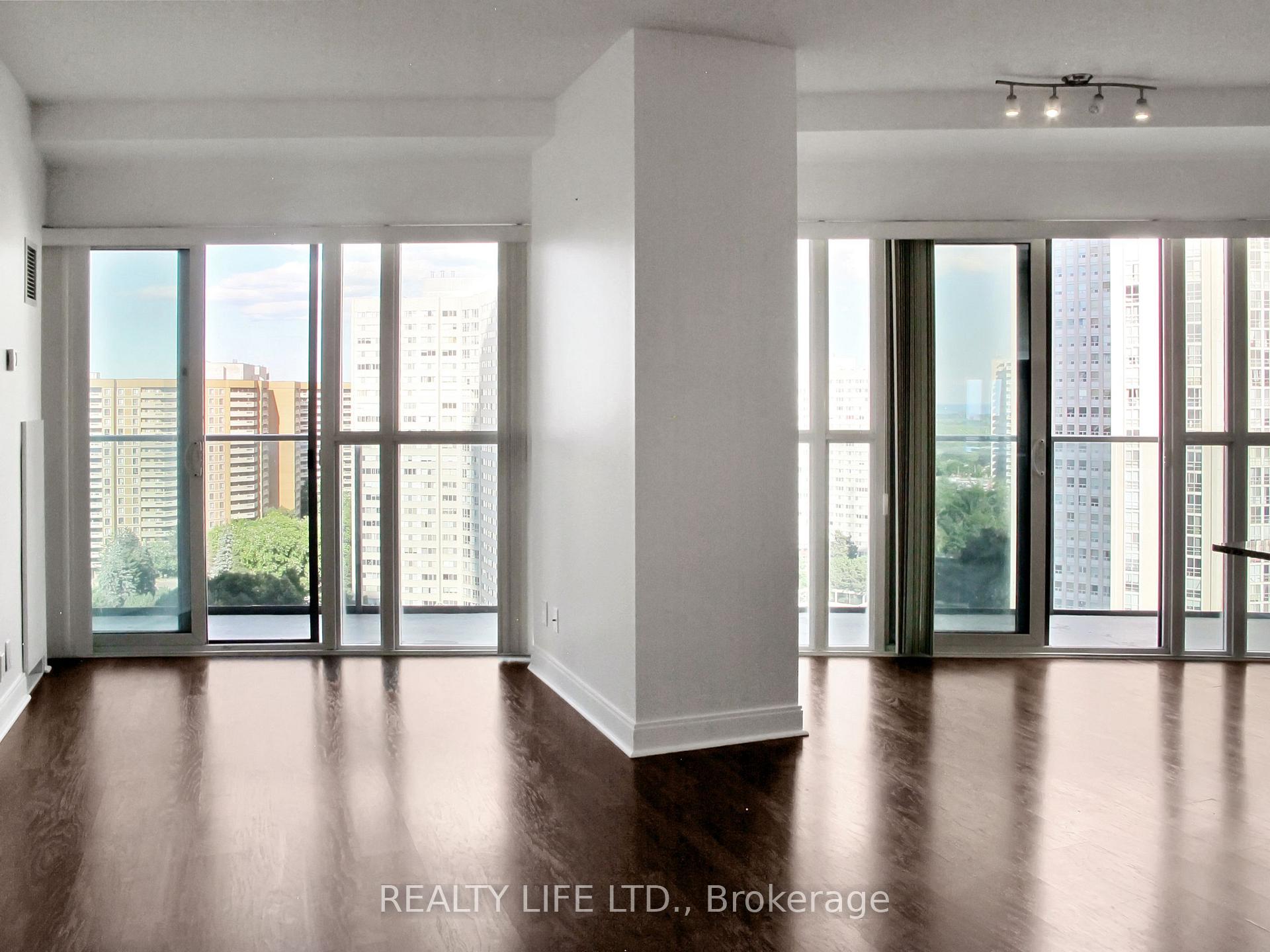 2 Bedrooms Condo at 60 Absolute, Mississauga For sale