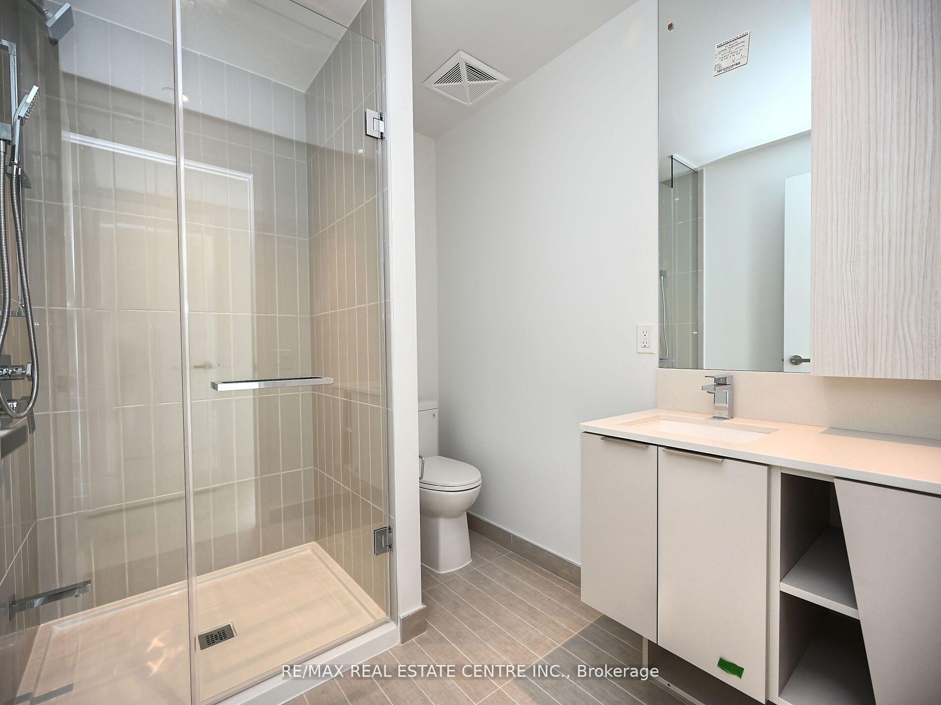3 Bedrooms Condo at 3900 Confederation, Mississauga For sale