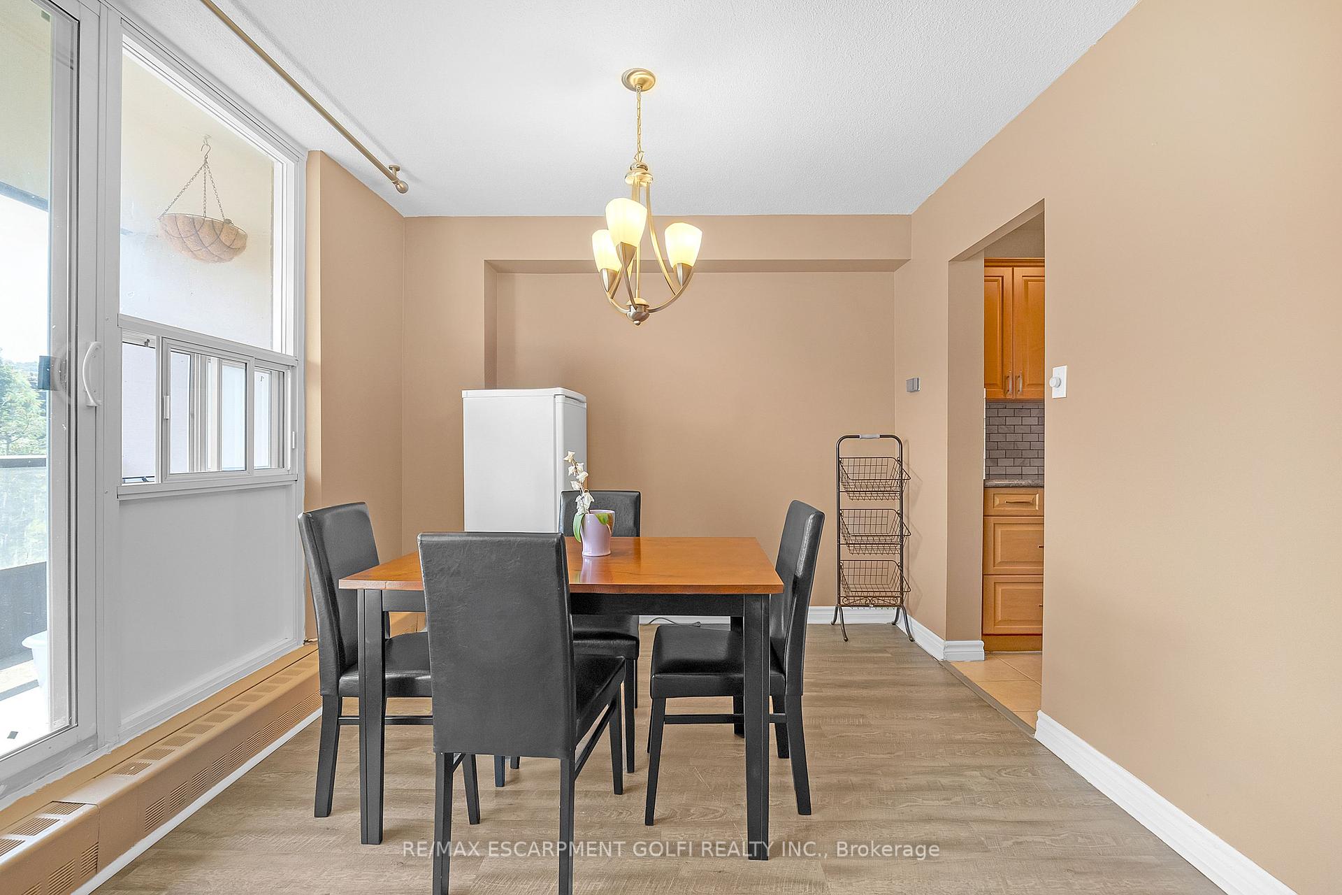 3 Bedrooms Condo at 1966 Main, Hamilton For sale