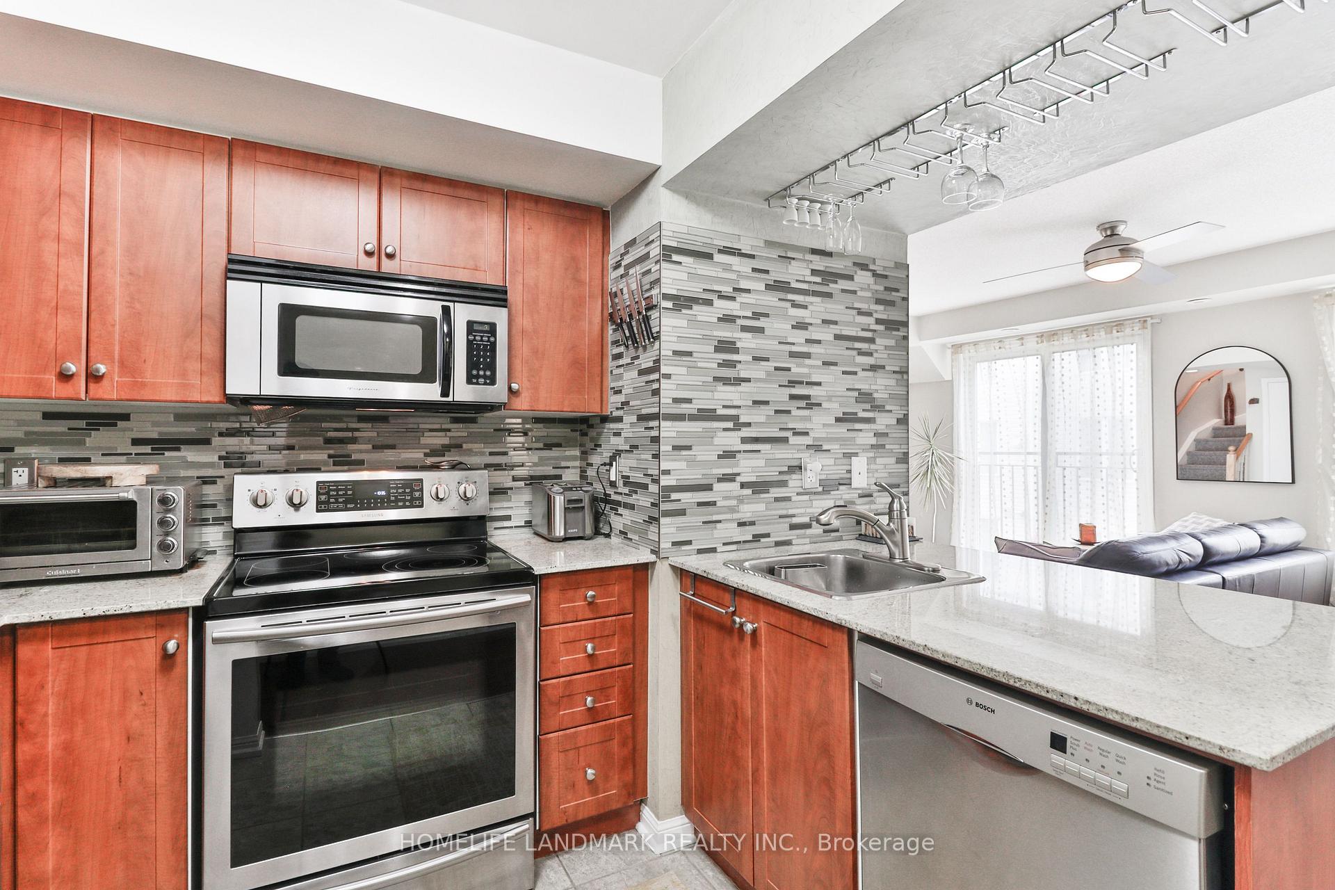 3 Bedrooms Condo at 26 Laidlaw, Toronto For sale