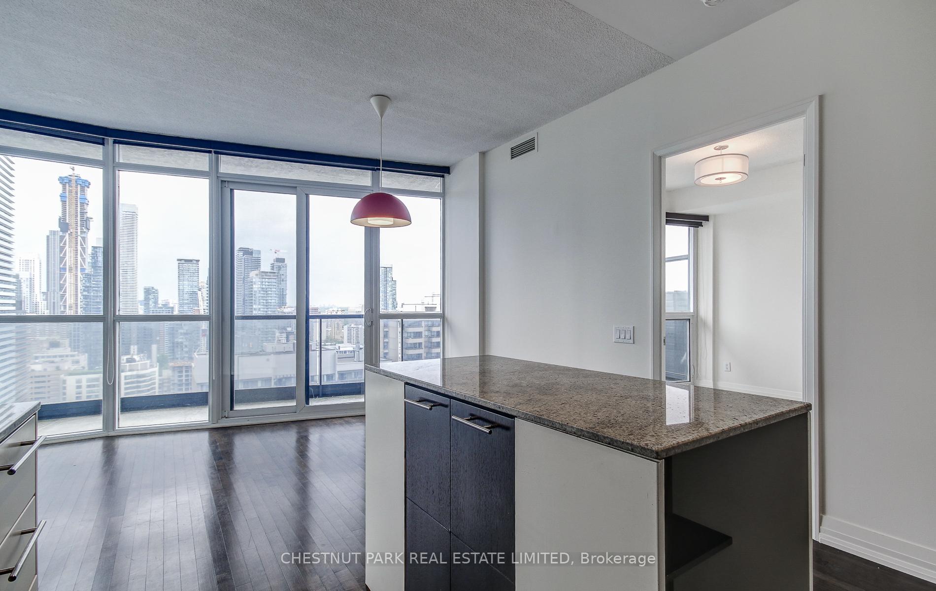 2 Bedrooms Condo at 25 Carlton, Toronto For sale