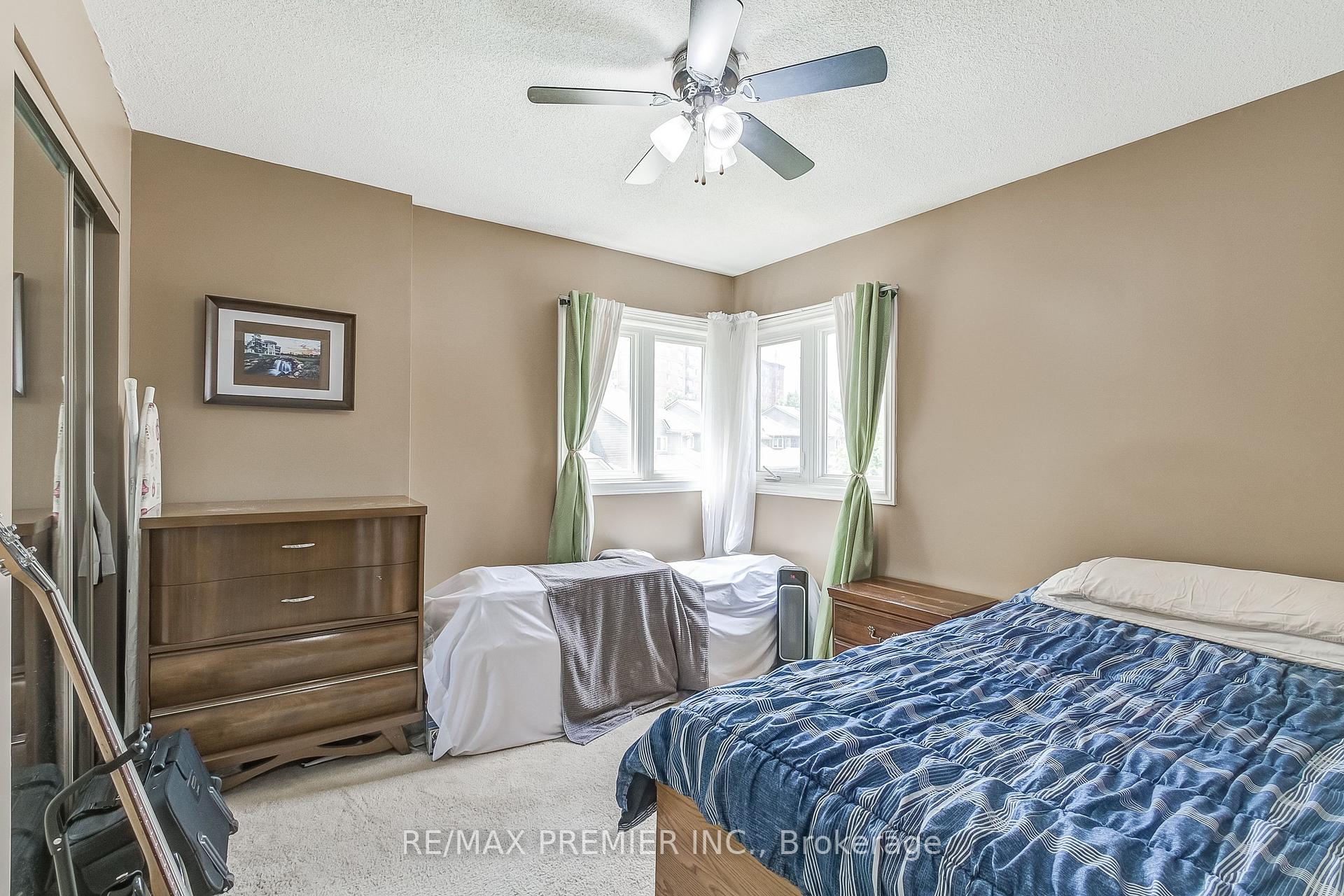 4 Bedrooms Condo at 3600 Colonial, Mississauga For sale