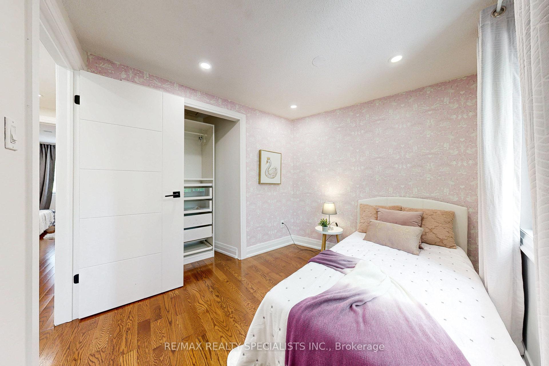 3 Bedrooms Condo at 2035 Asta, Mississauga For sale