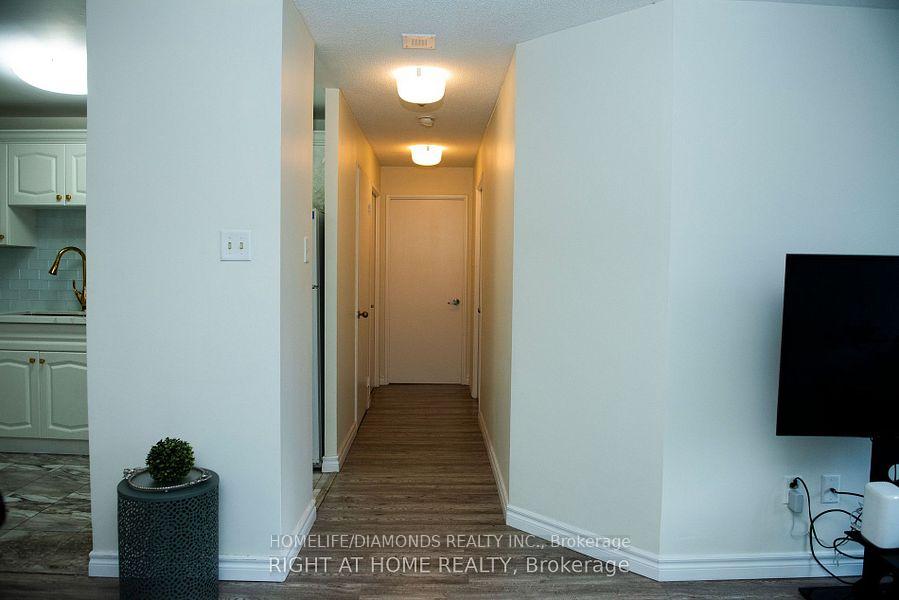 2 Bedrooms Condo at 4205 SHIPP,  Mississauga For sale
