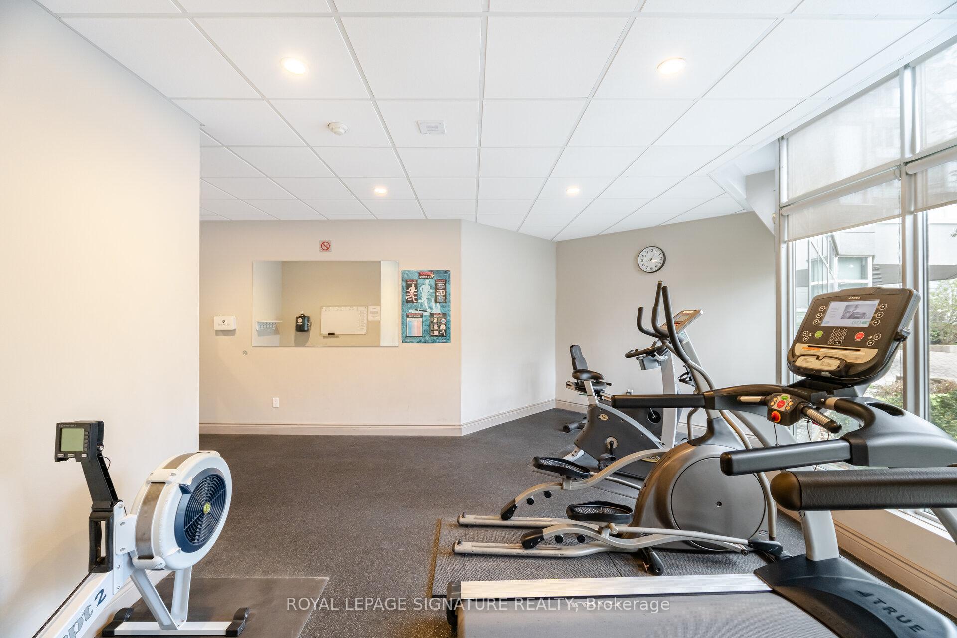 3 Bedrooms Condo at 50 Kingsbridge Garden, Mississauga For sale