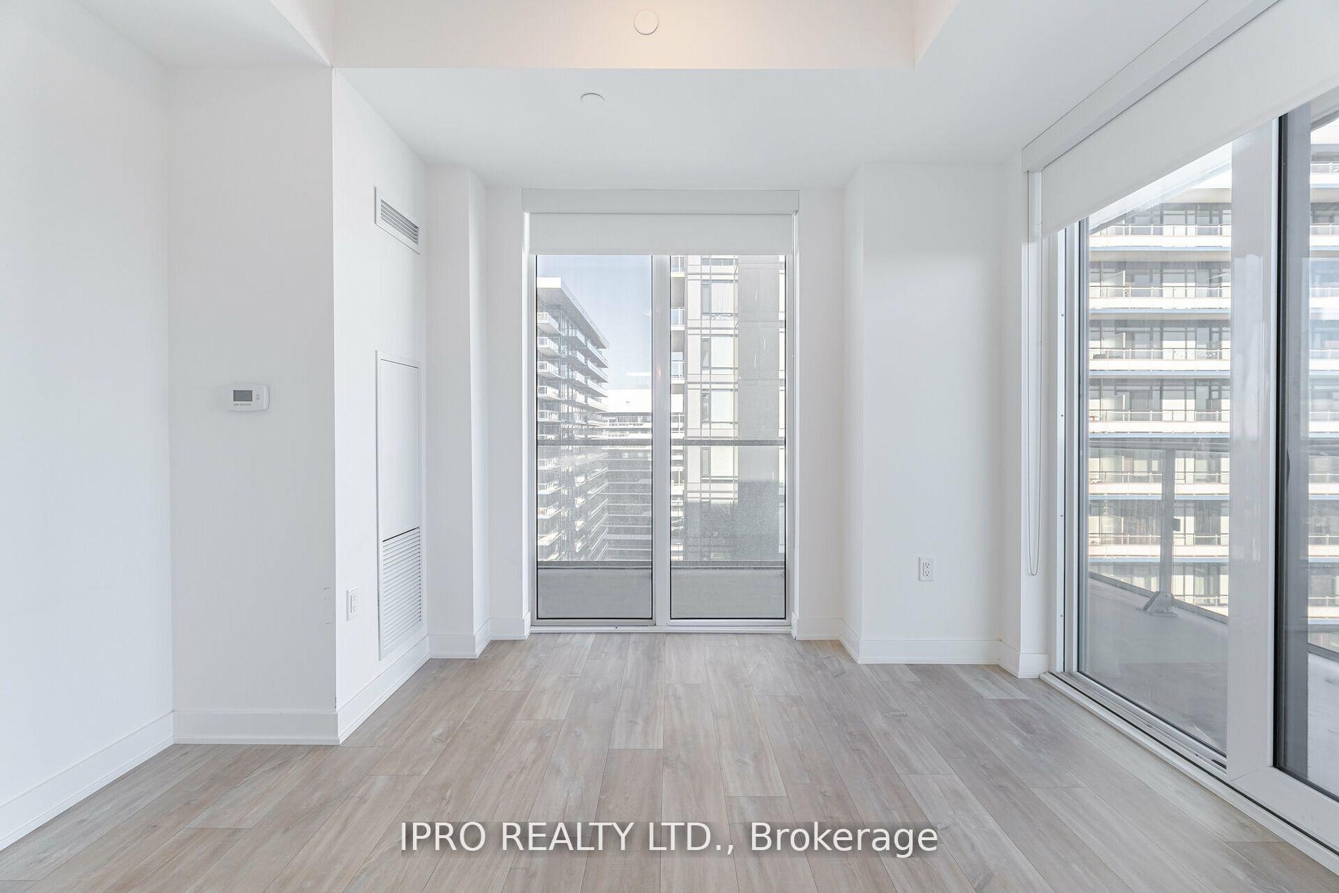 3 Bedrooms Condo at 4675 Metcalfe, Mississauga For sale