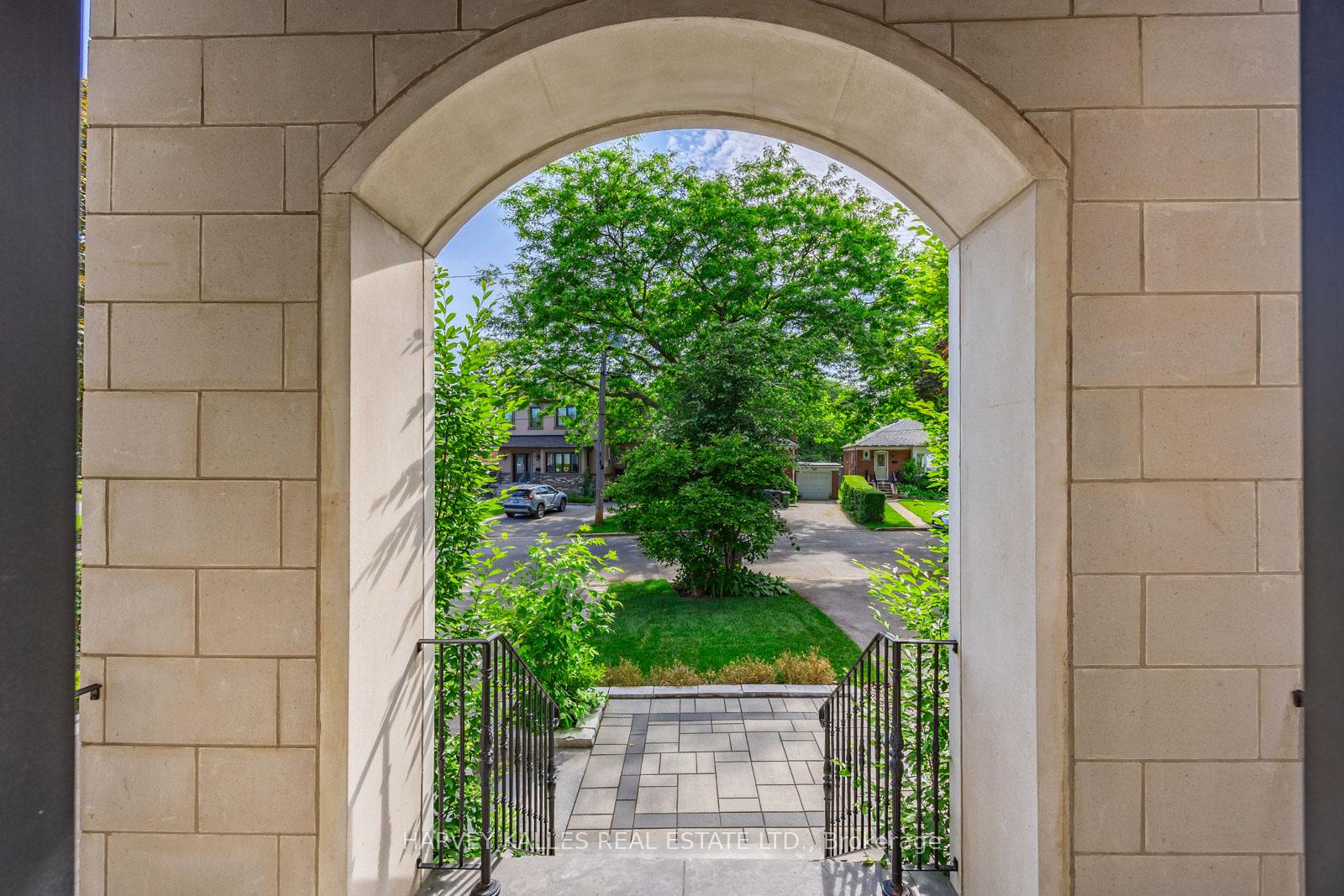 5 Graymar Avenue