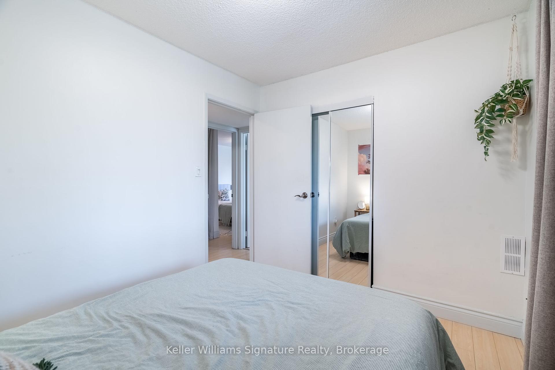 3 Bedrooms Condo at 3835 Lake Shore, Toronto For sale