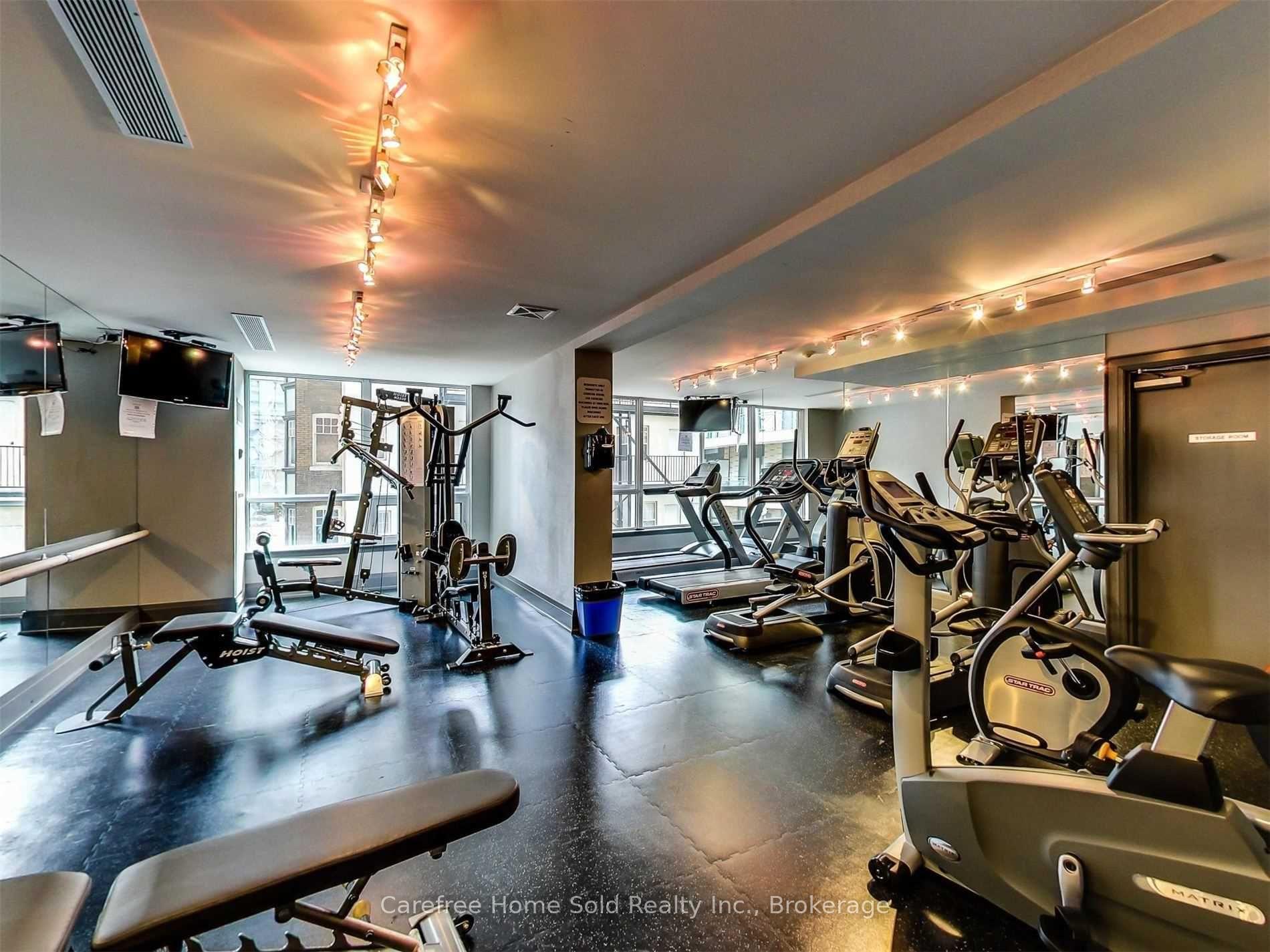2 Bedrooms Condo at 35 Hayden, Toronto For sale