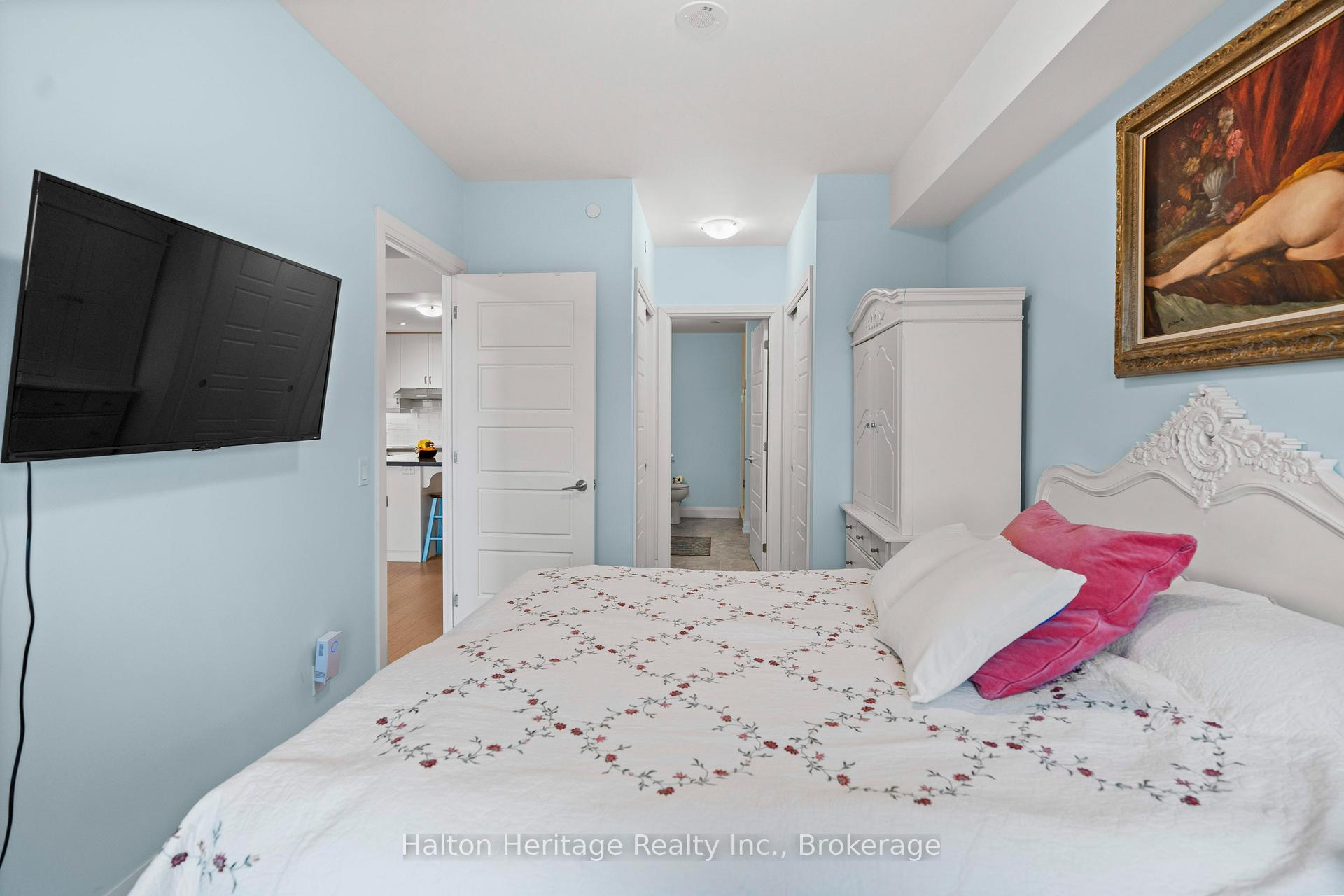 1 Bedroom Condo at 2025 Maria, Burlington For sale